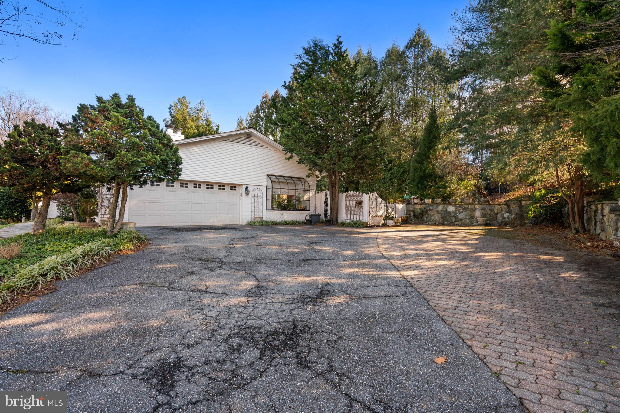 BANNOCKBURN ESTATES - Residential