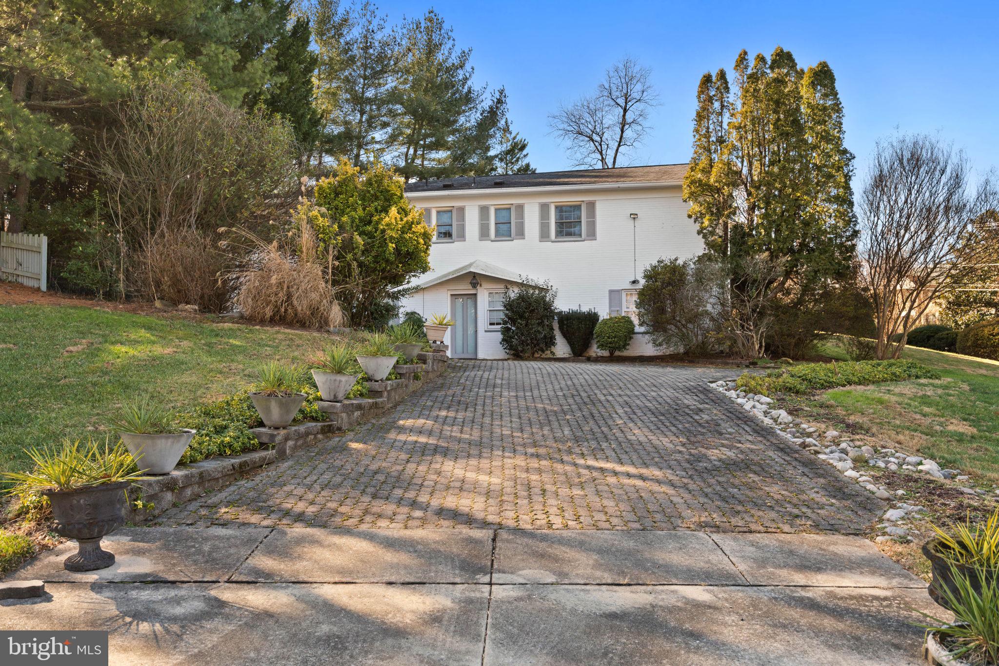 BANNOCKBURN ESTATES - Residential