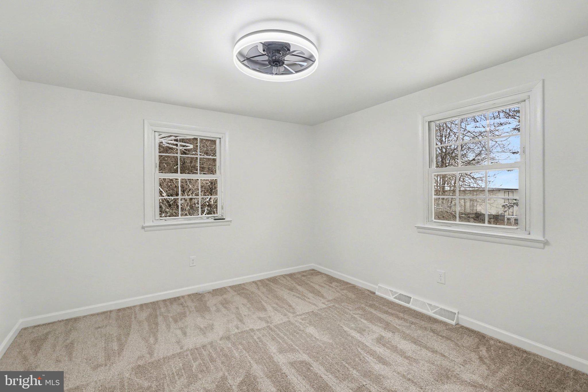 CENTER SQUARE MANOR - Residential