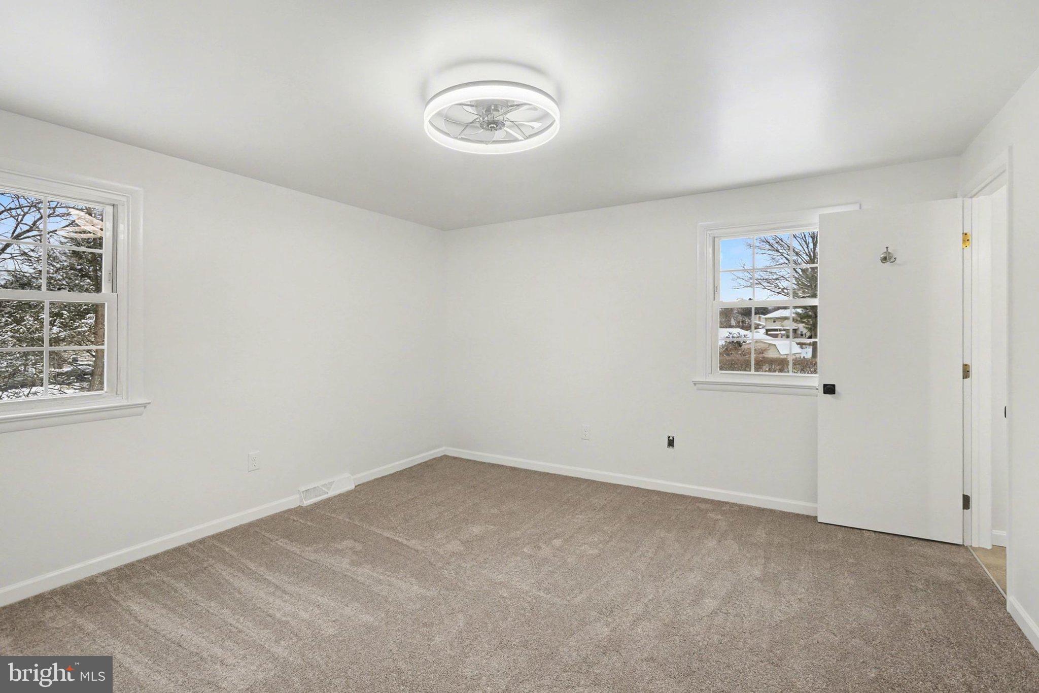 CENTER SQUARE MANOR - Residential