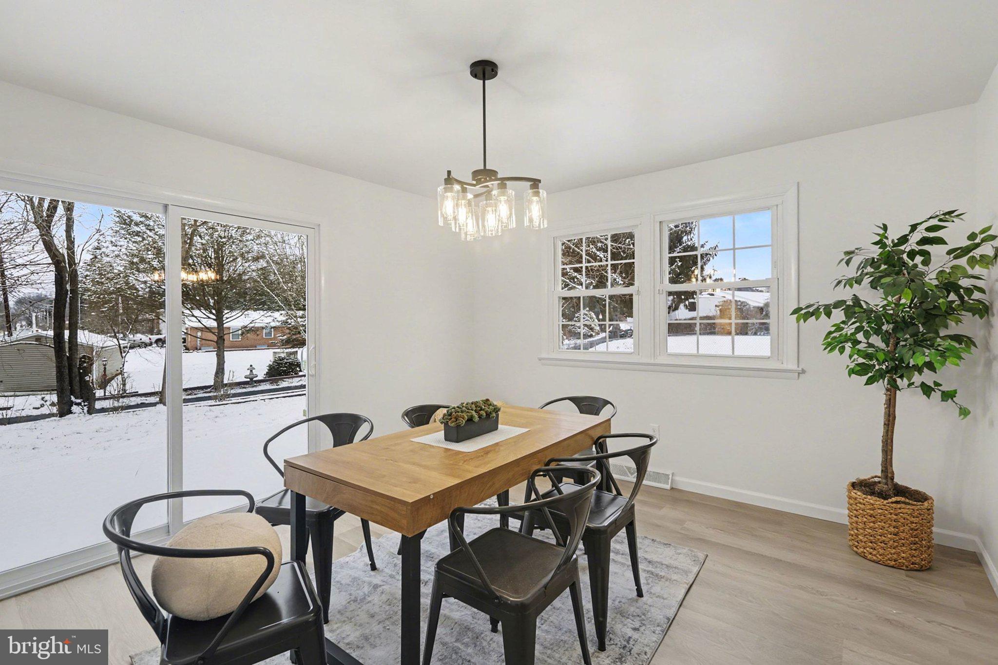 CENTER SQUARE MANOR - Residential