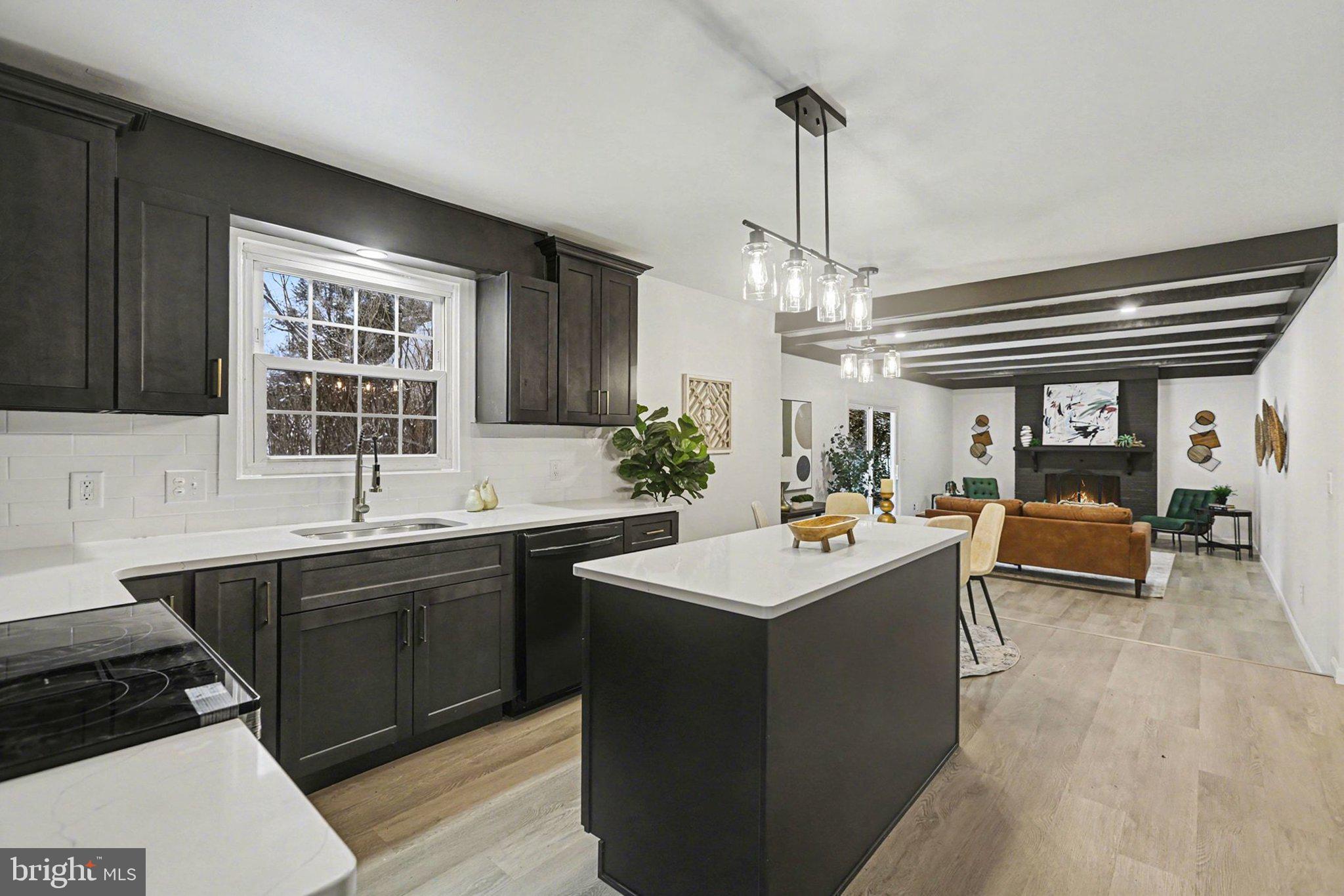 CENTER SQUARE MANOR - Residential