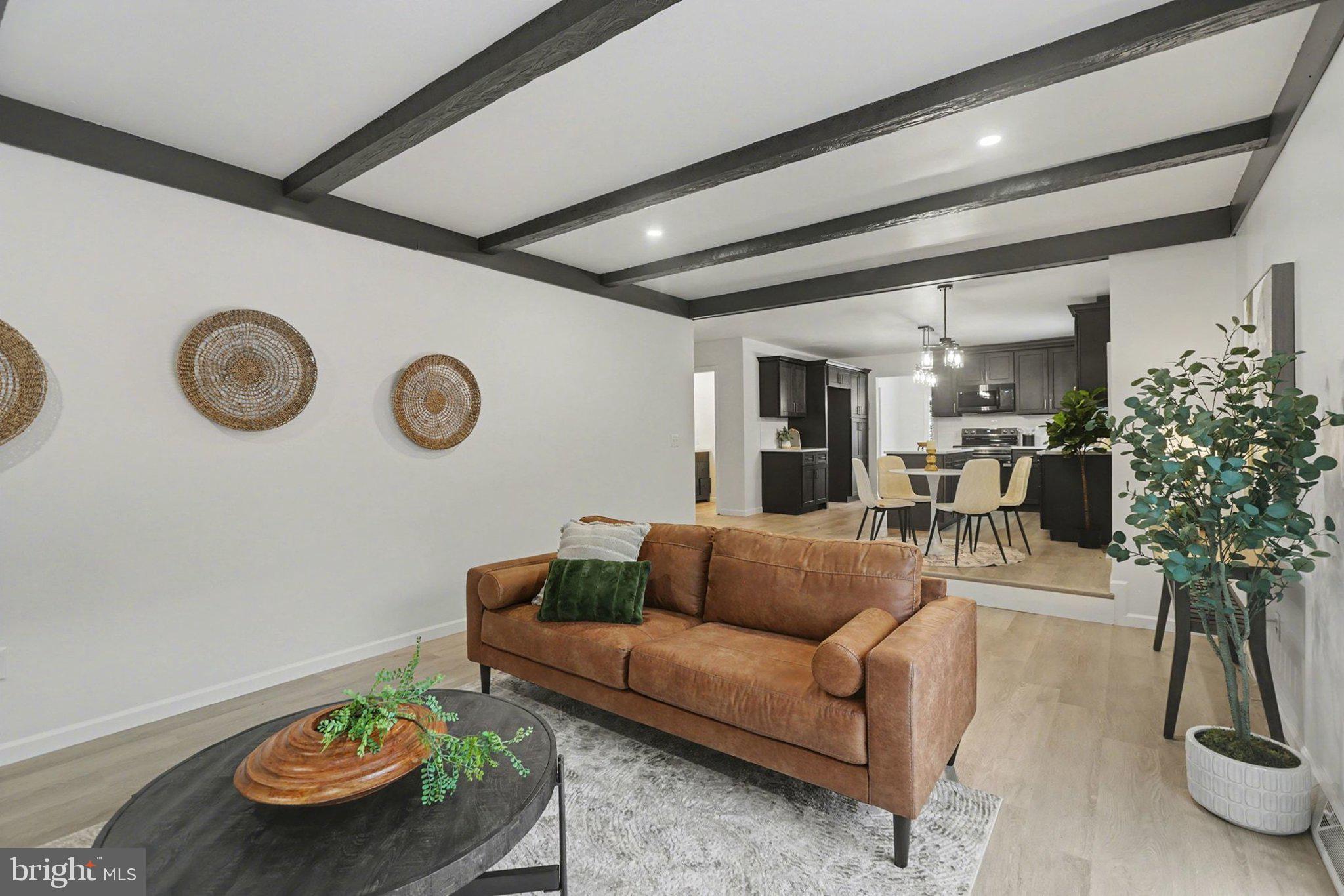 CENTER SQUARE MANOR - Residential