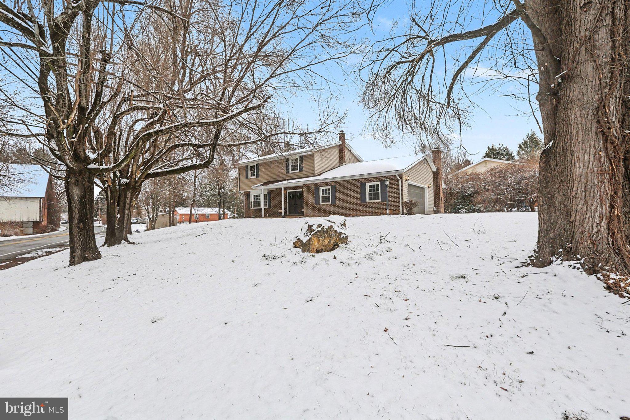 CENTER SQUARE MANOR - Residential