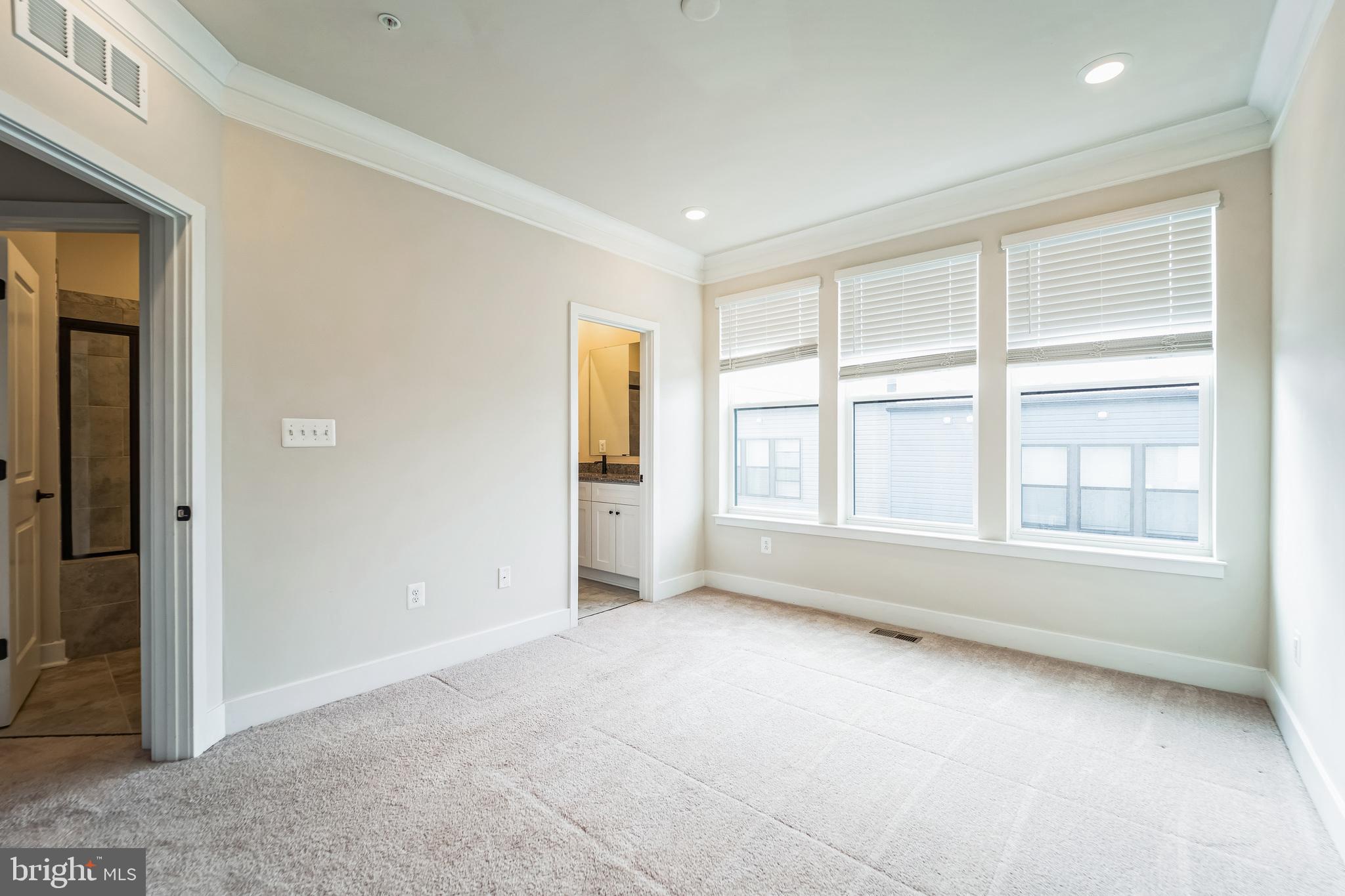 MEDFIELD - Residential