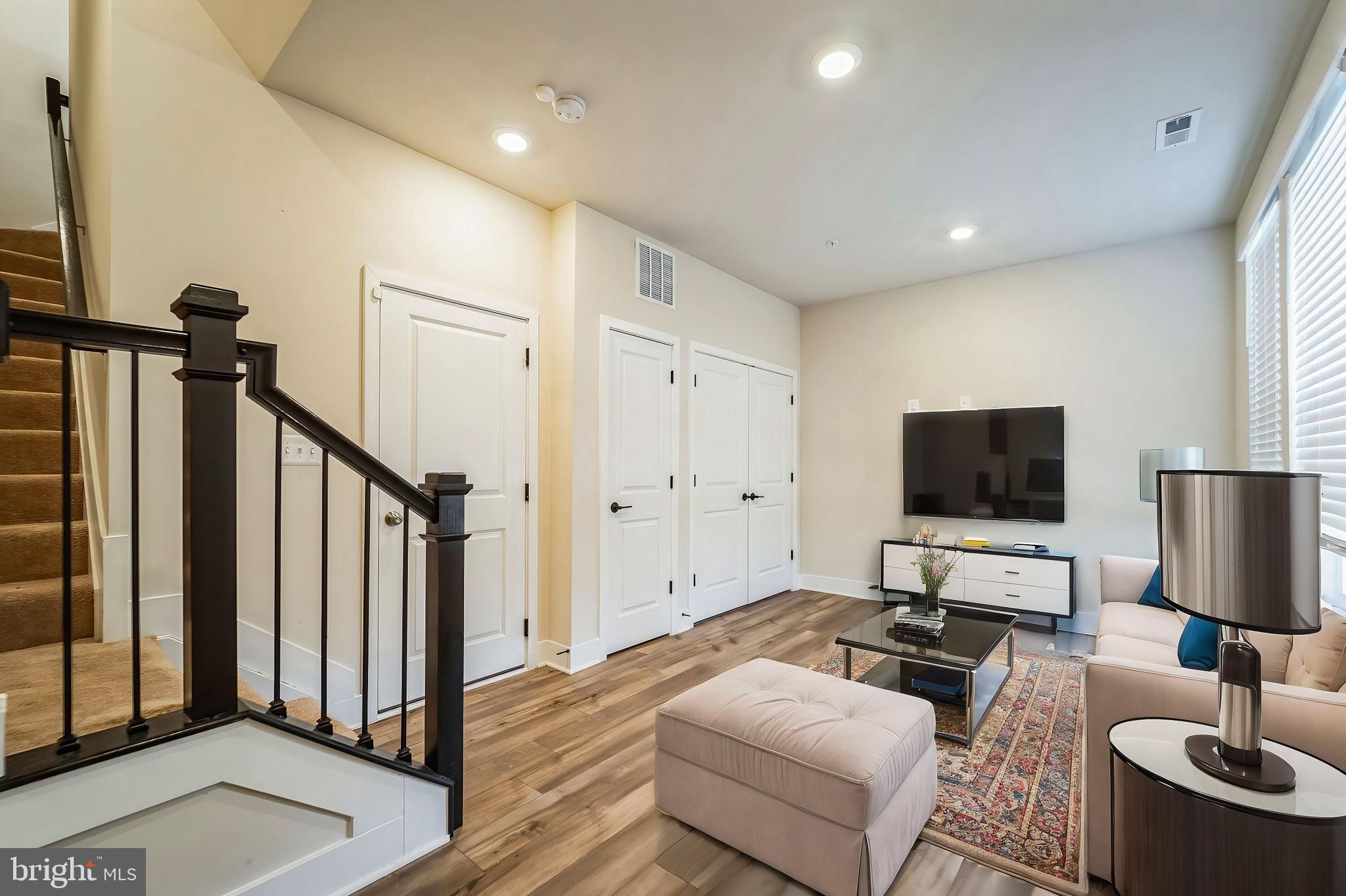 MEDFIELD - Residential
