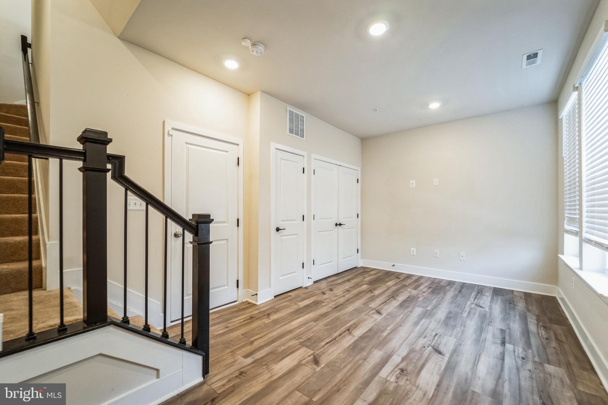 MEDFIELD - Residential