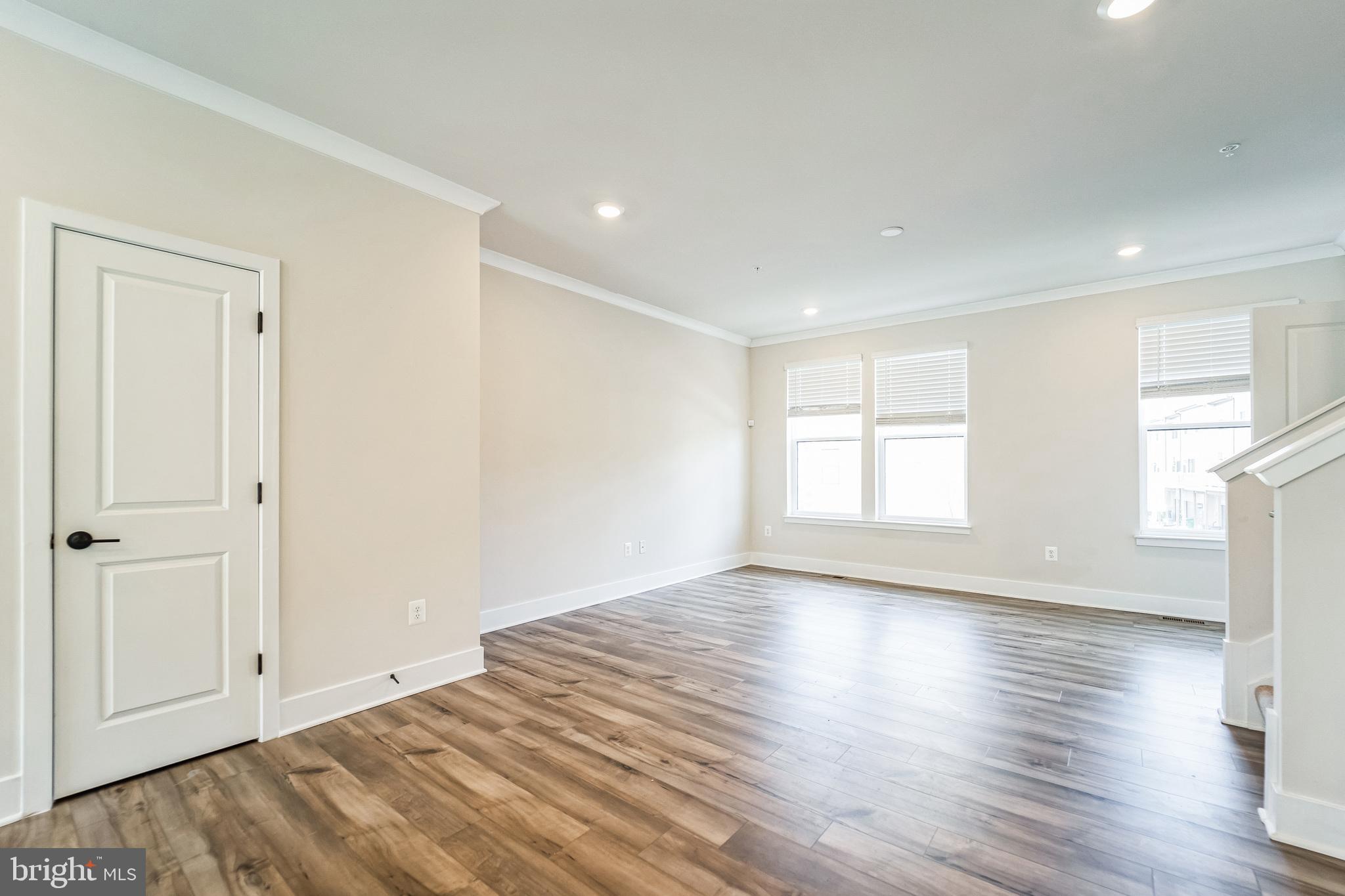 MEDFIELD - Residential