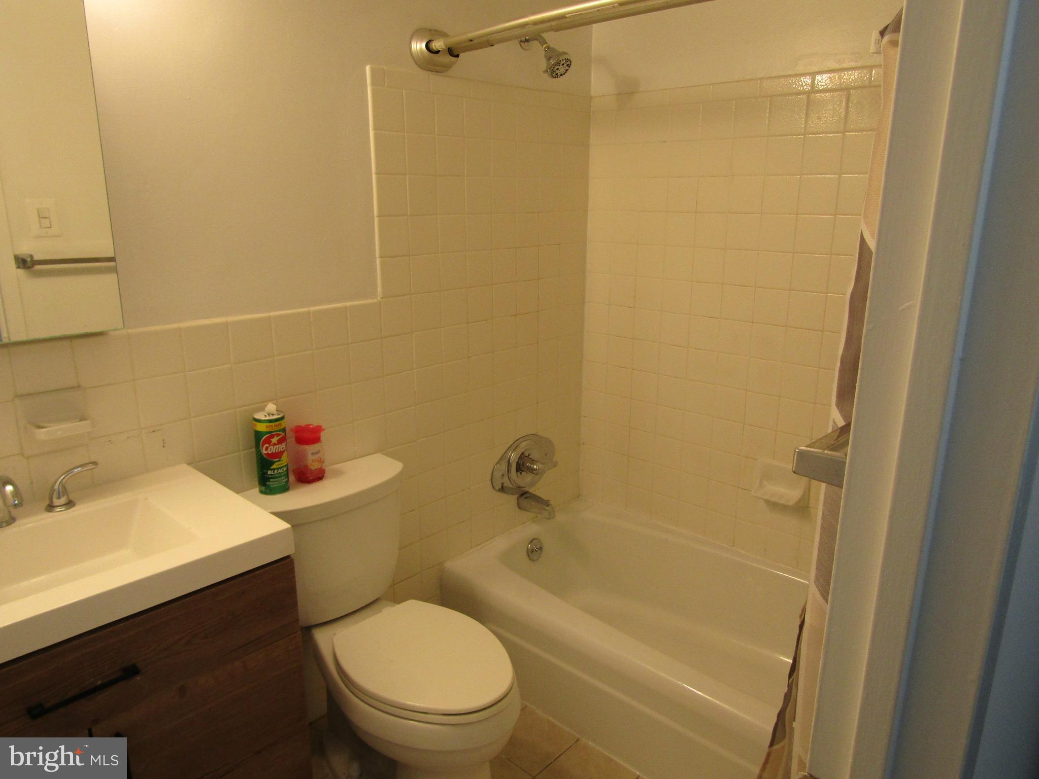 CANTERBURY SQUARE - Residential Lease