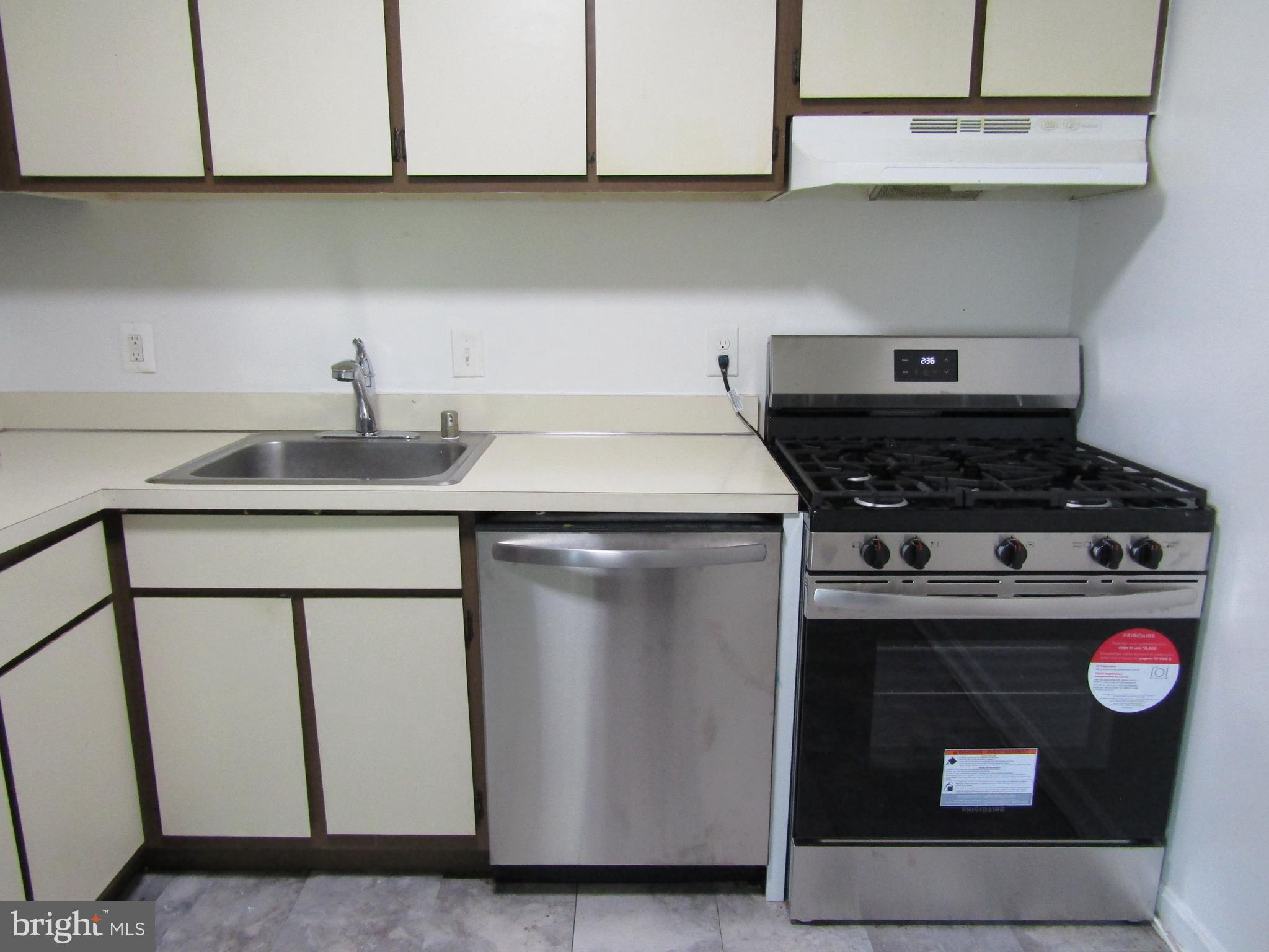 CANTERBURY SQUARE - Residential Lease