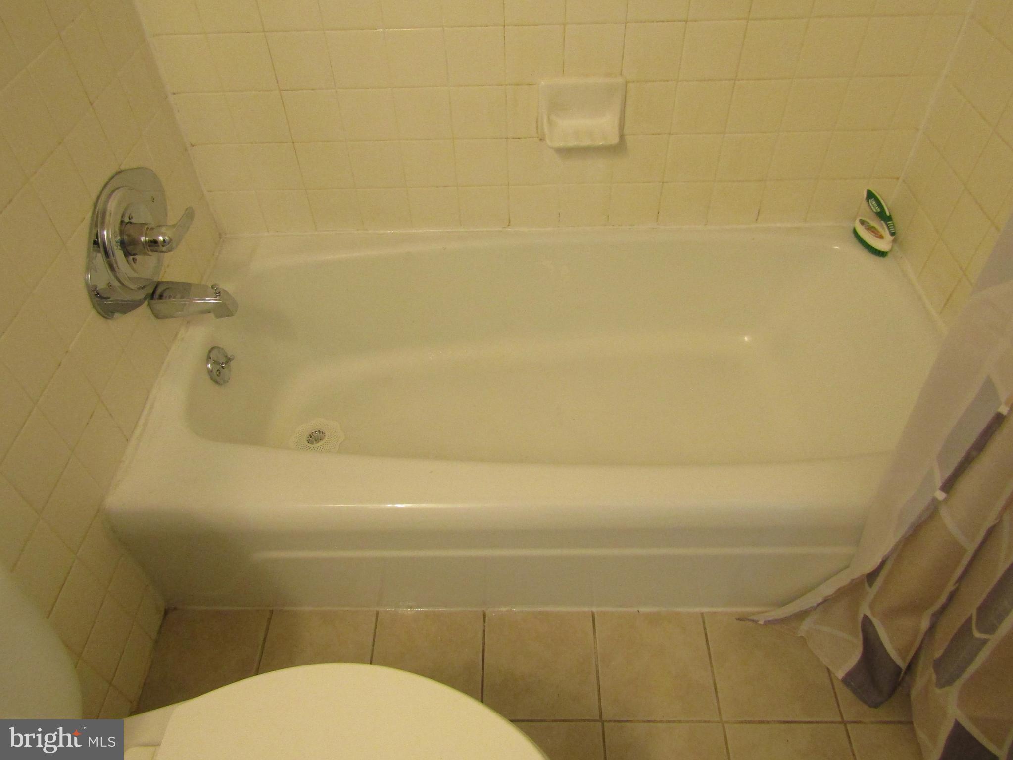 CANTERBURY SQUARE - Residential Lease