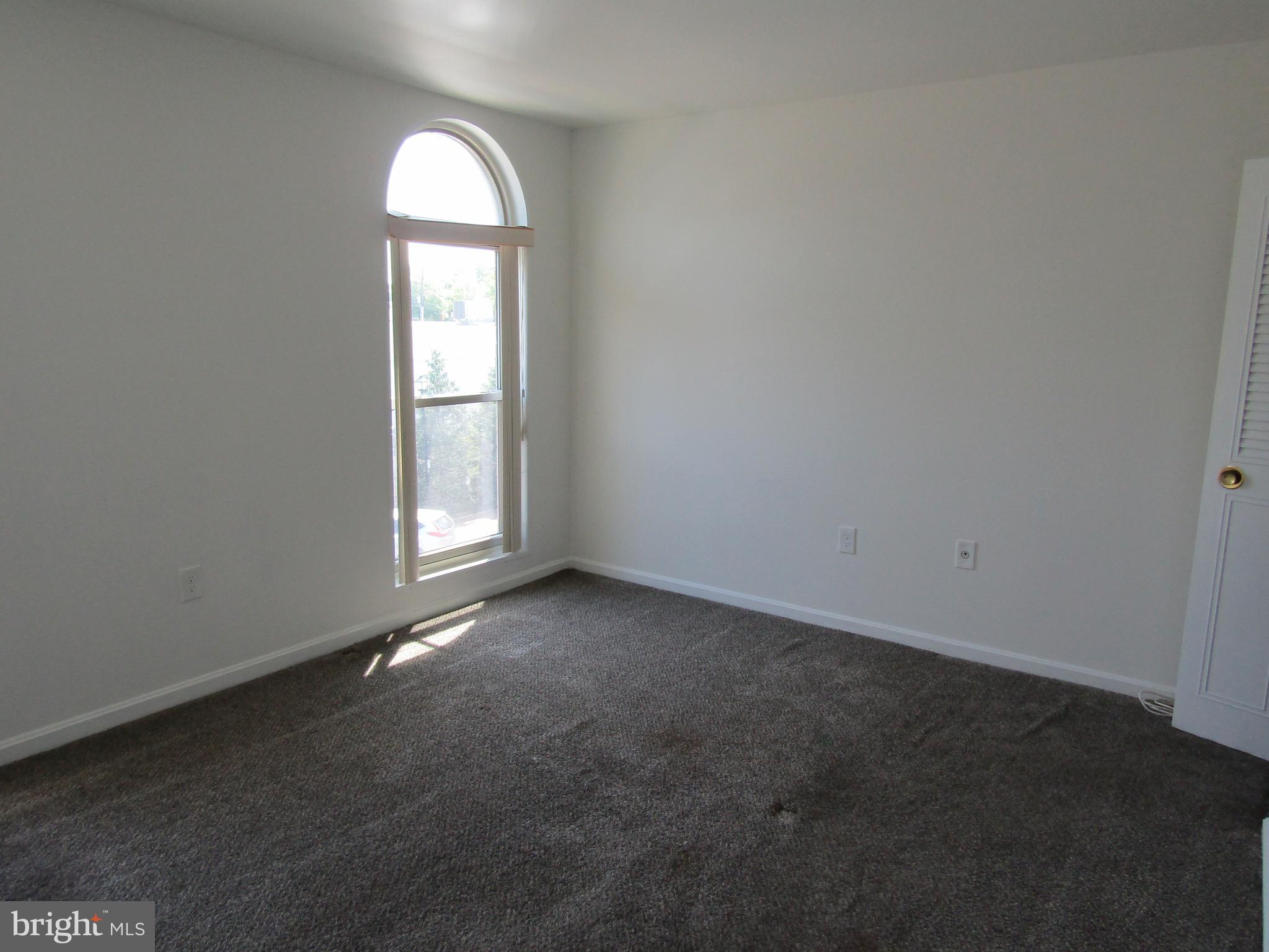 CANTERBURY SQUARE - Residential Lease