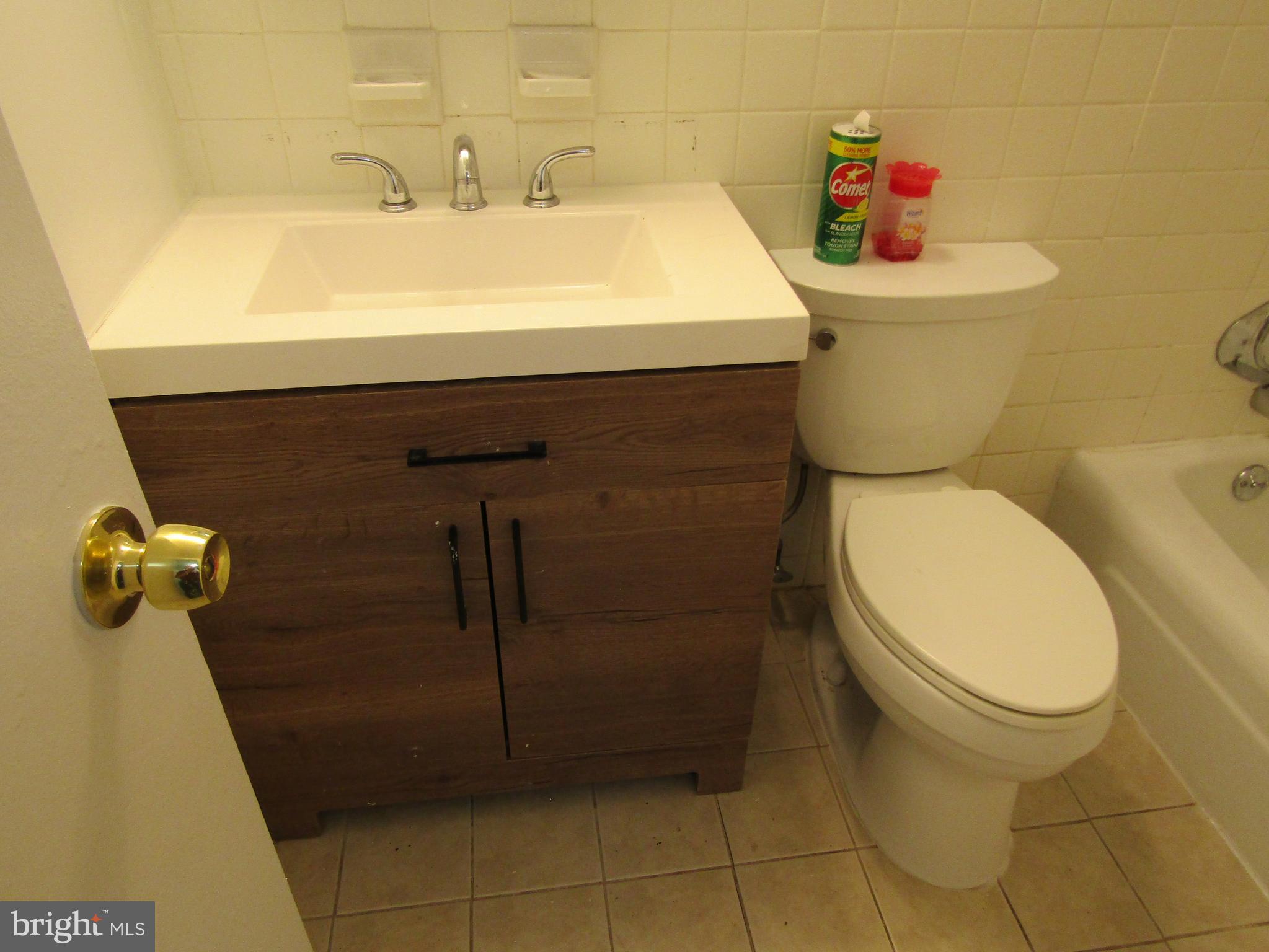 CANTERBURY SQUARE - Residential Lease