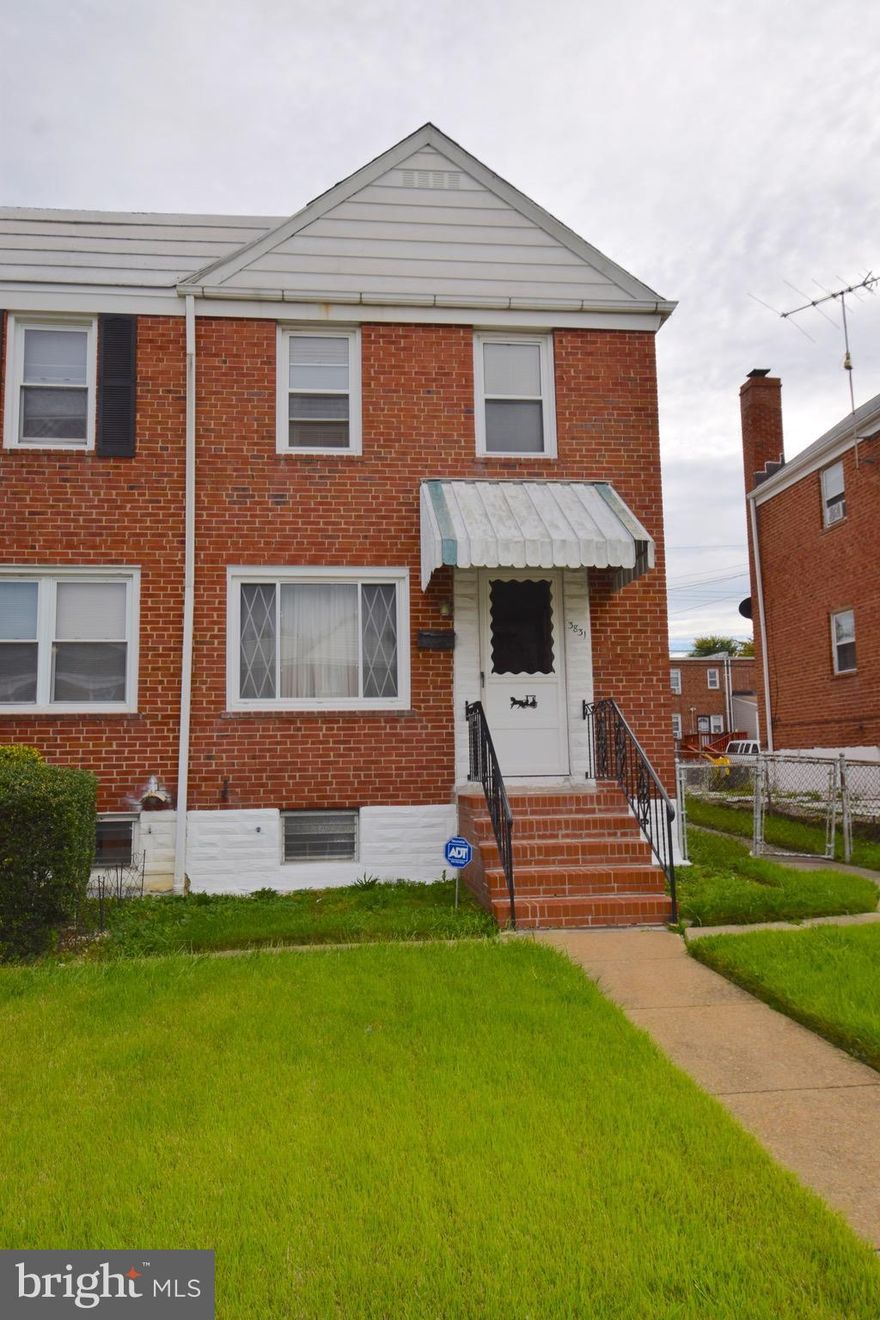 Quiet and clean street in a great area.  2 Bedrooms and 1 baths , convenient to shopping and restaurants.  This great little home is in great shape with many updates throughout.  Own this home for hundreds less than renting.  Meticulously cared for, this home is move in ready, just bring your things and settle right in!