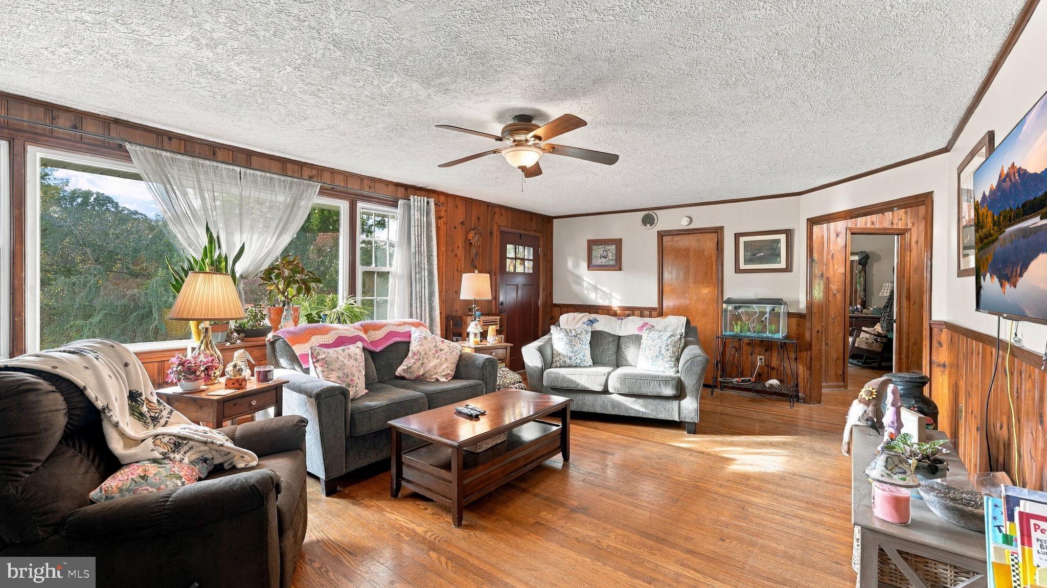 1483 EASTON ROAD