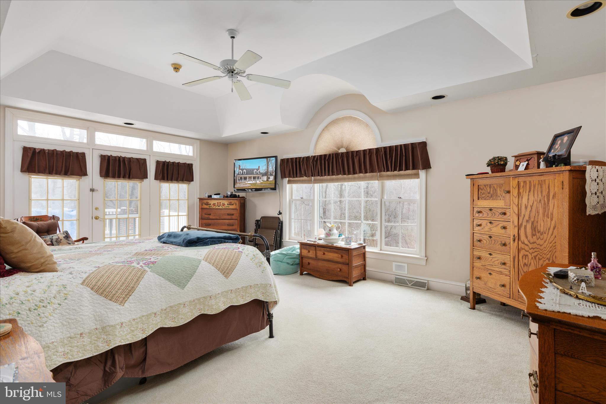 SPRING HOLLOW ESTATES - Residential