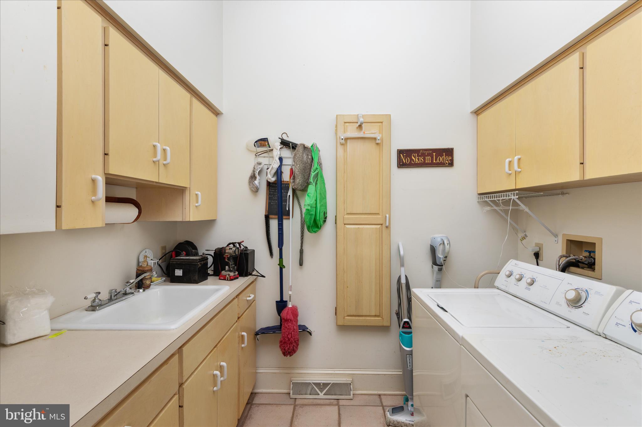 SPRING HOLLOW ESTATES - Residential