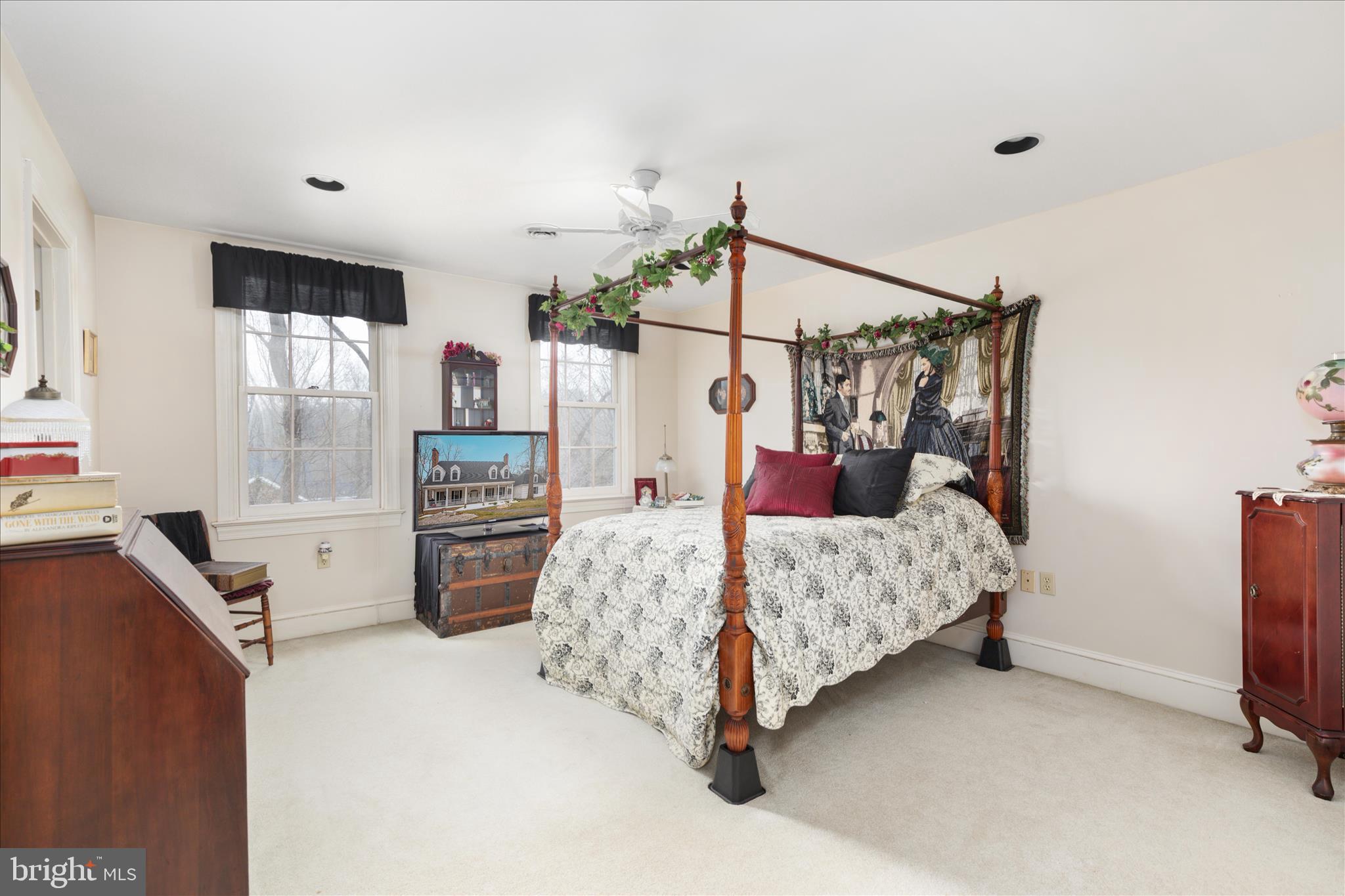 SPRING HOLLOW ESTATES - Residential