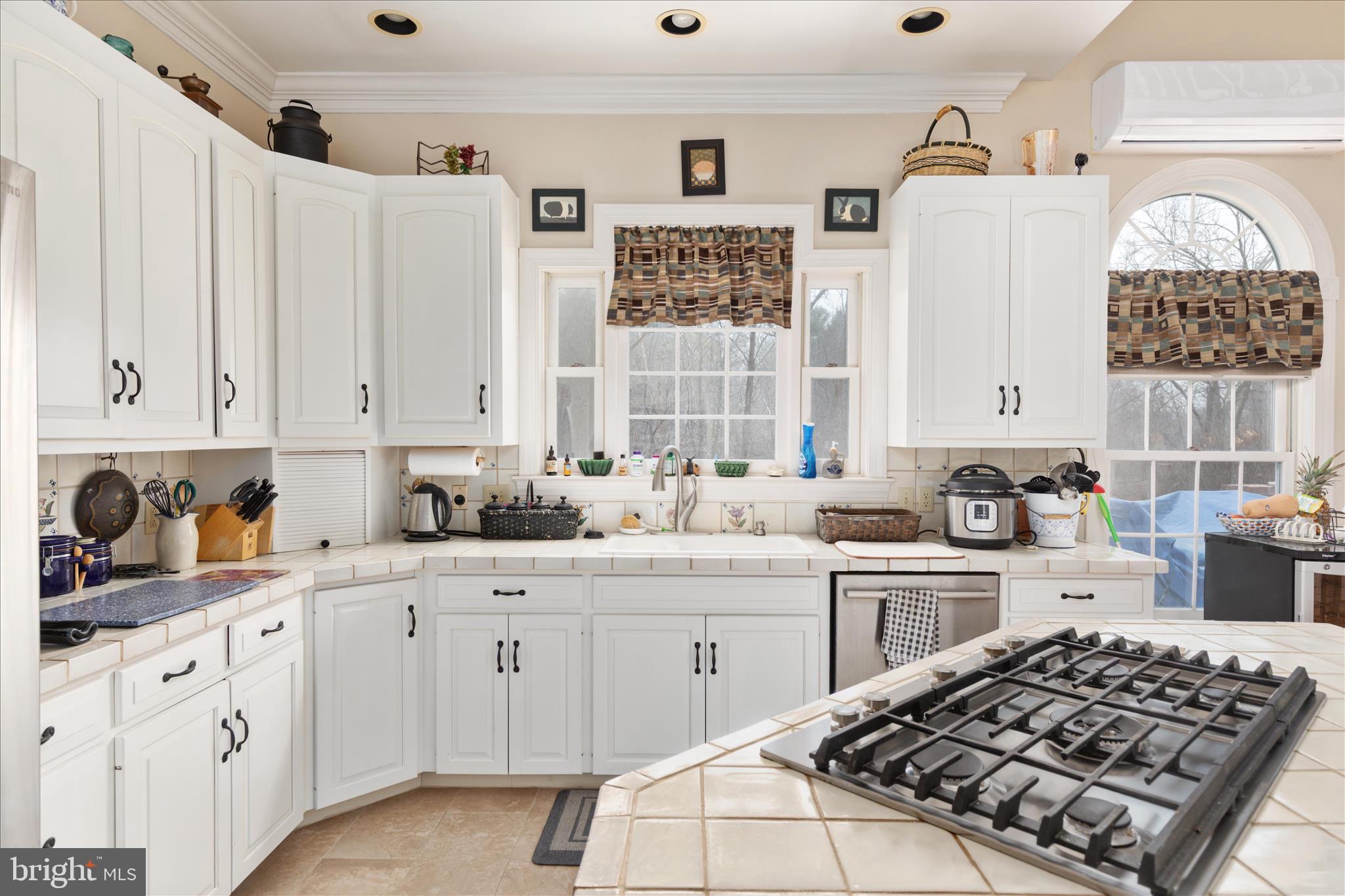 SPRING HOLLOW ESTATES - Residential