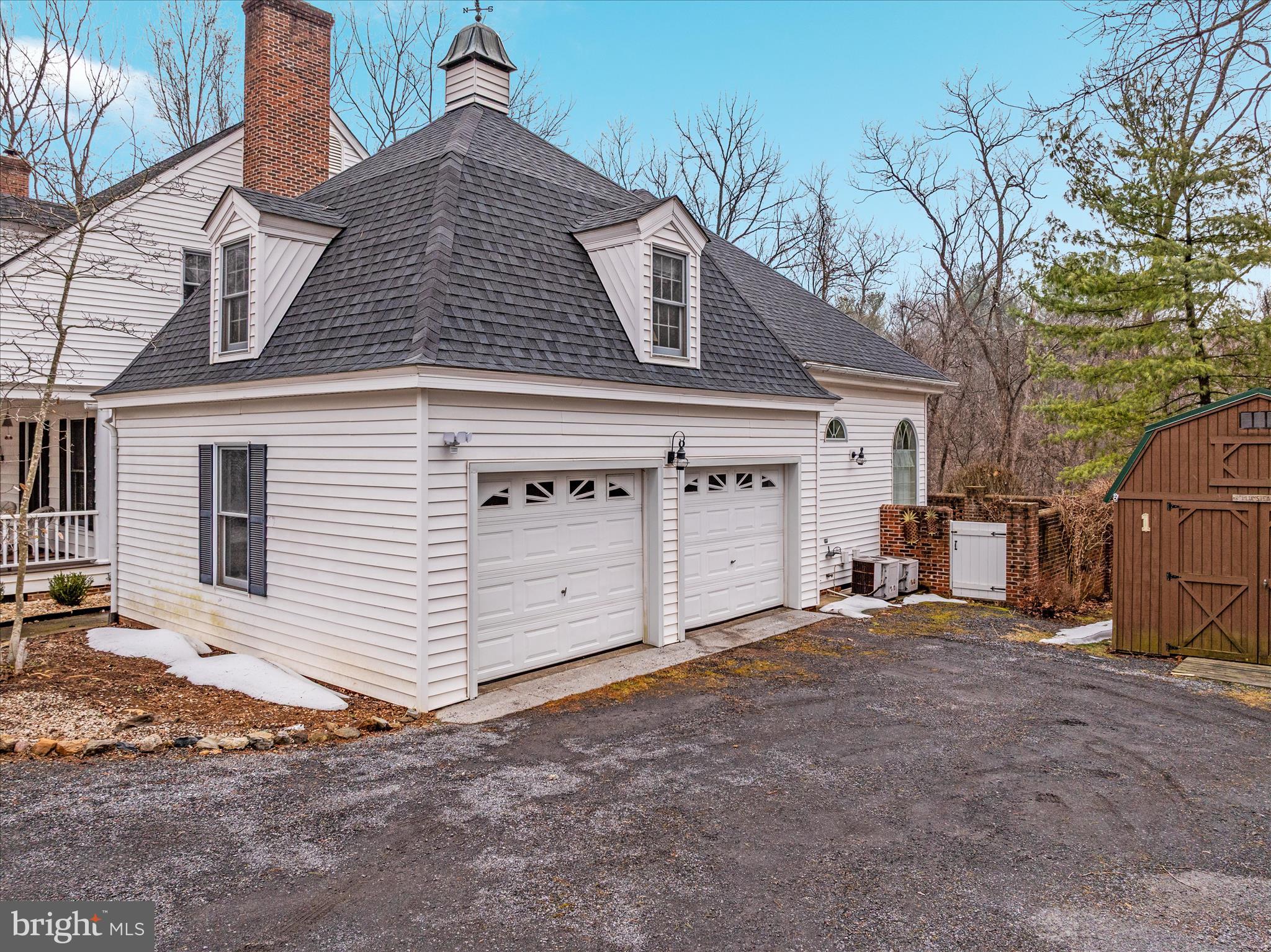 SPRING HOLLOW ESTATES - Residential