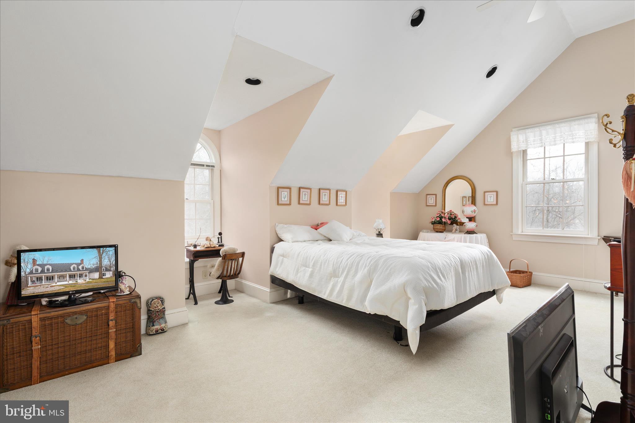 SPRING HOLLOW ESTATES - Residential