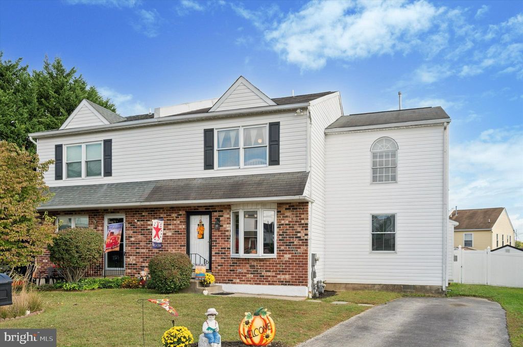 Photo of 5 Sparks Circle, GLENOLDEN, PA 19036 (MLS # PADE2102120)