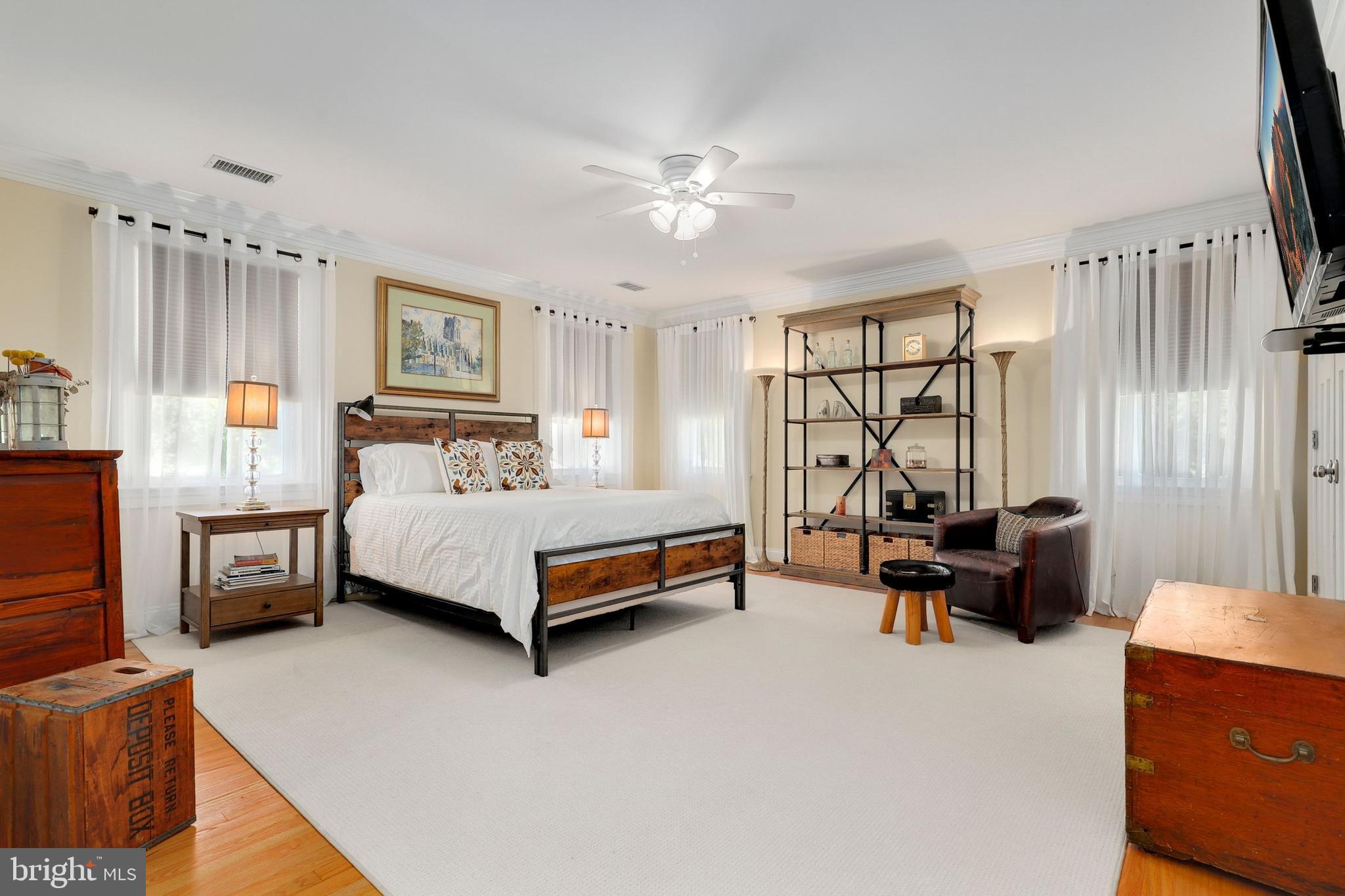 POTOMAC OUTSIDE - Residential