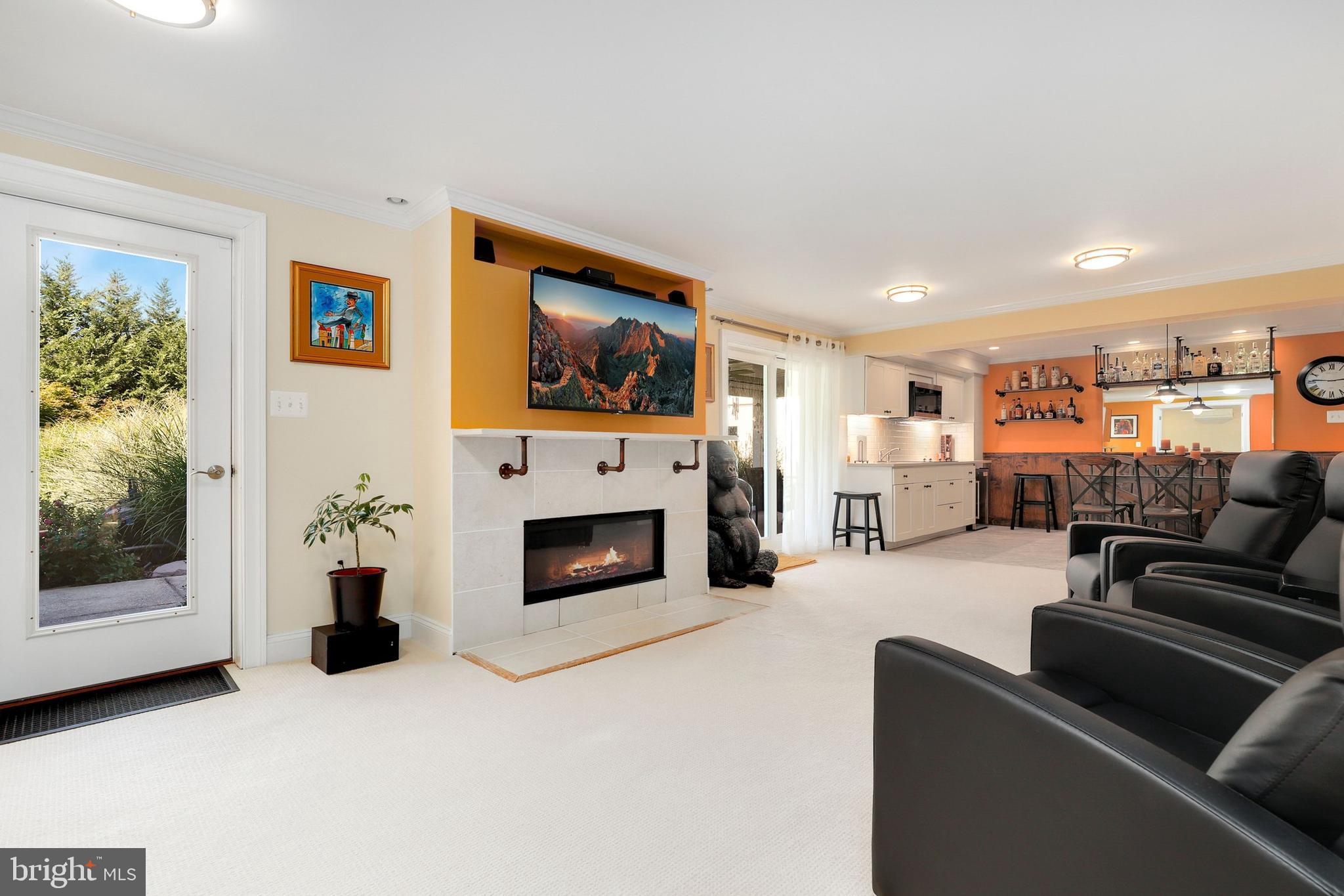 POTOMAC OUTSIDE - Residential