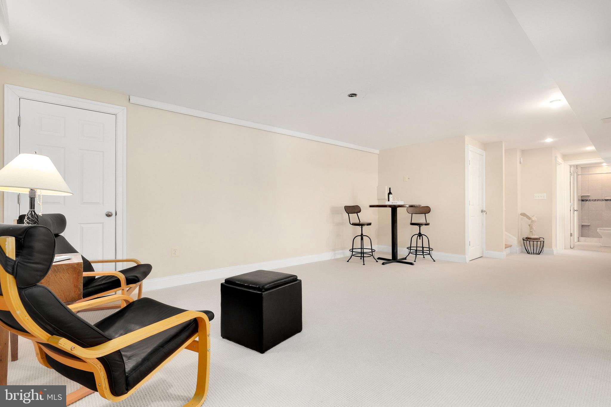 POTOMAC OUTSIDE - Residential