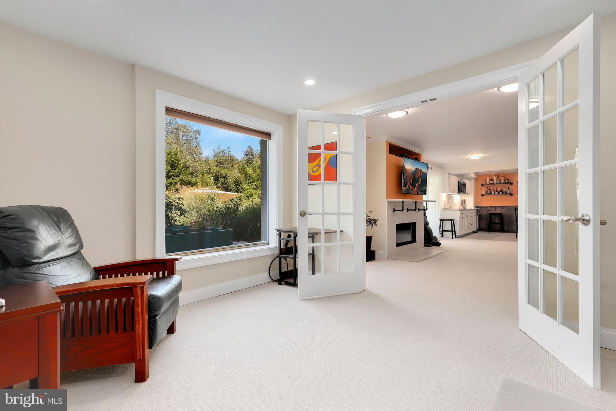 POTOMAC OUTSIDE - Residential