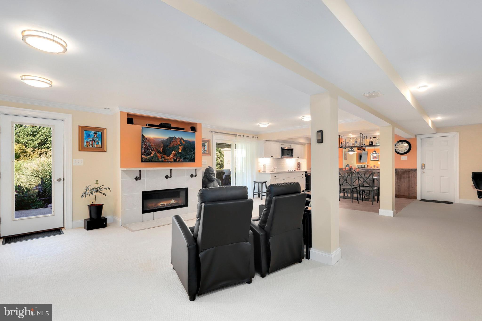 POTOMAC OUTSIDE - Residential