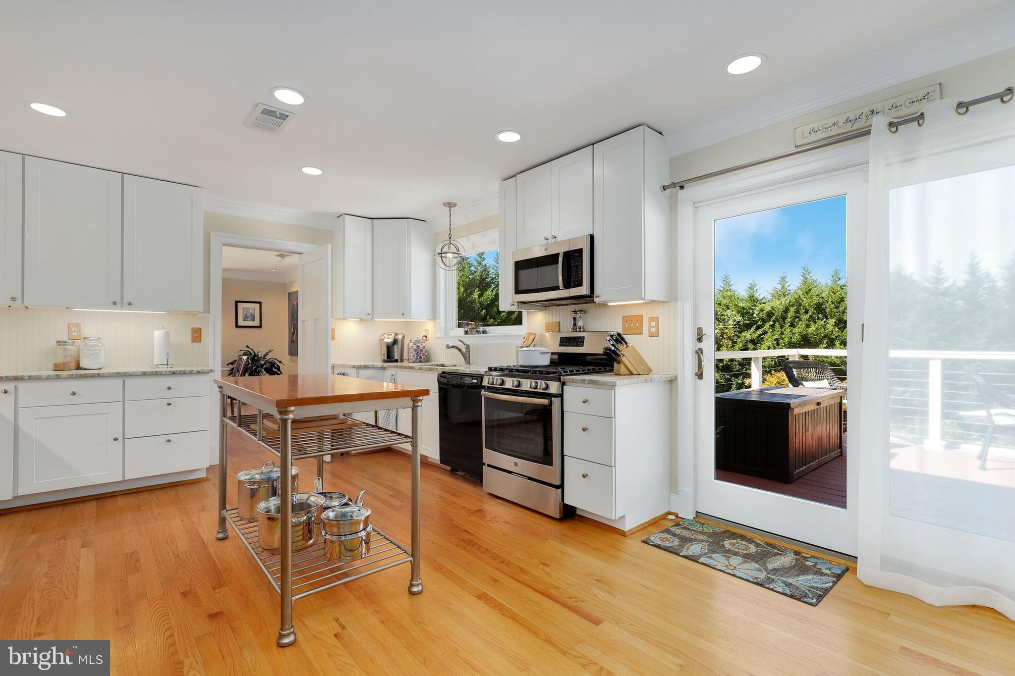 POTOMAC OUTSIDE - Residential