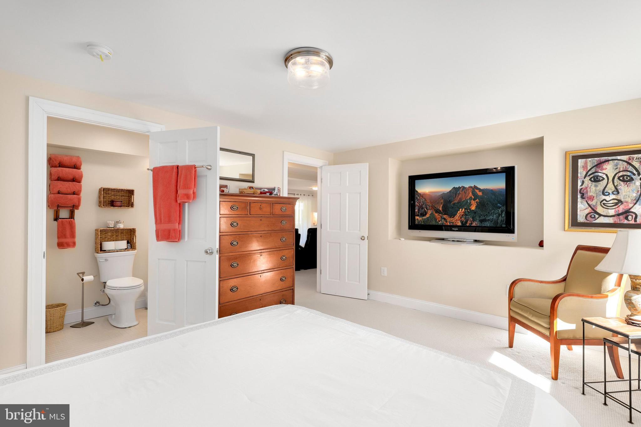 POTOMAC OUTSIDE - Residential