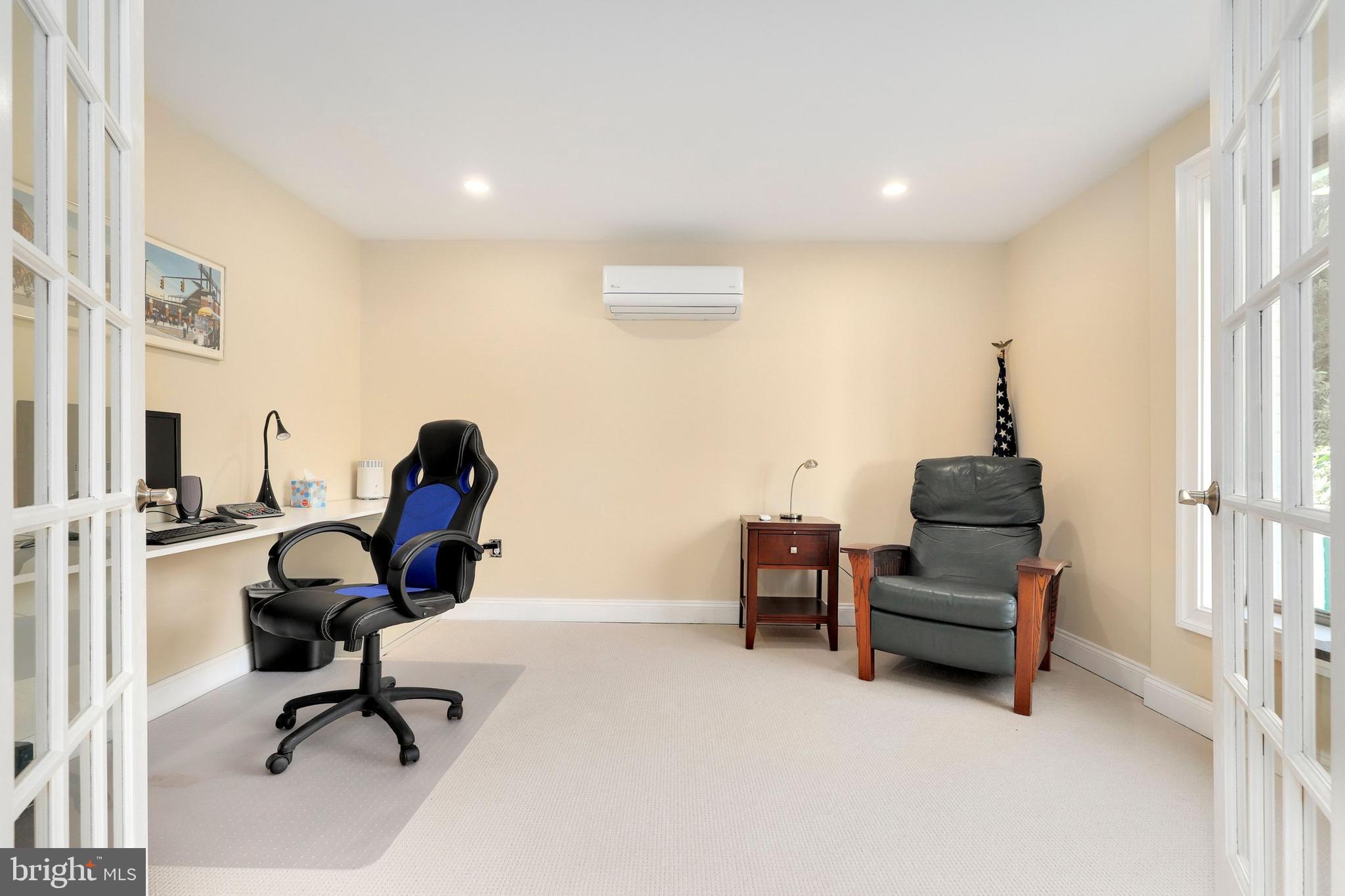 POTOMAC OUTSIDE - Residential