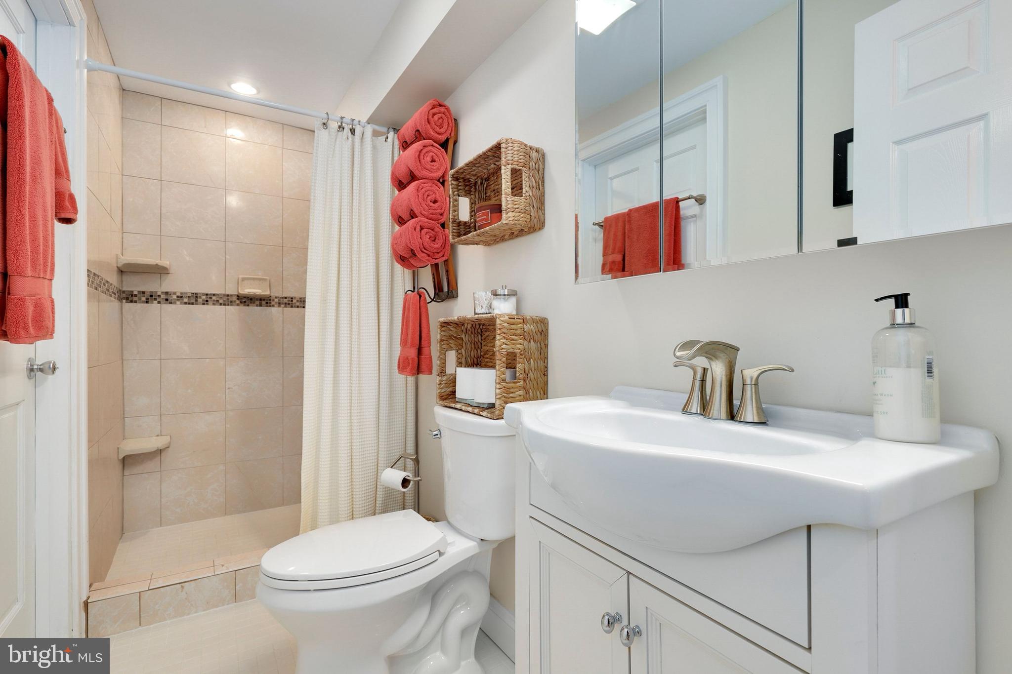 POTOMAC OUTSIDE - Residential