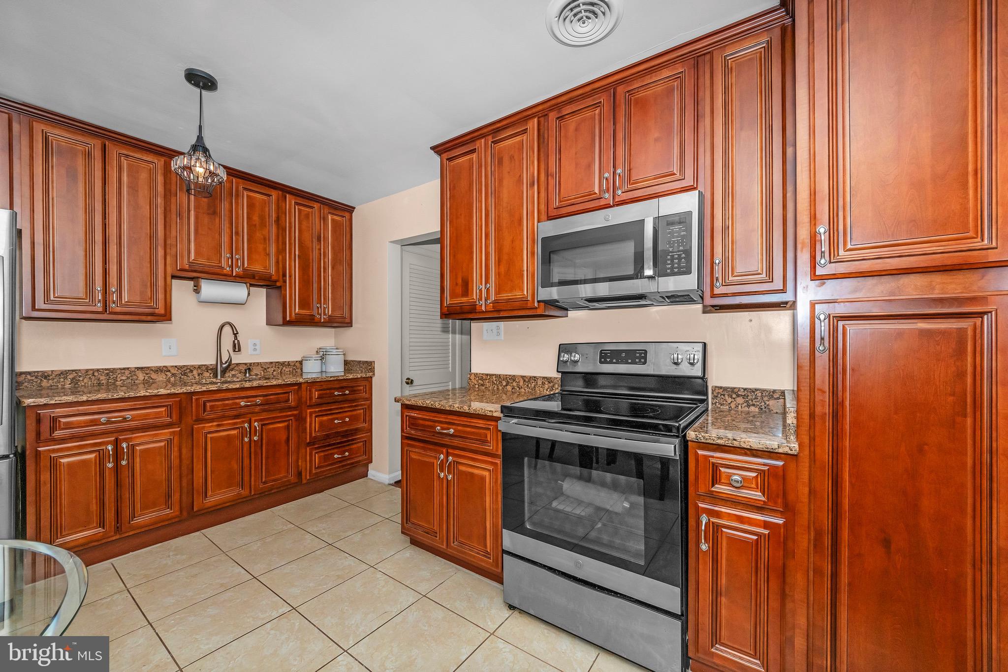 COLLEGE PARK ESTATES - Residential