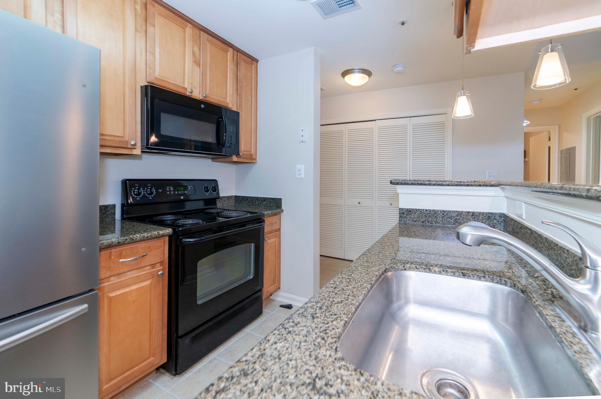 FOUR WINDS AT OAKTON - Residential