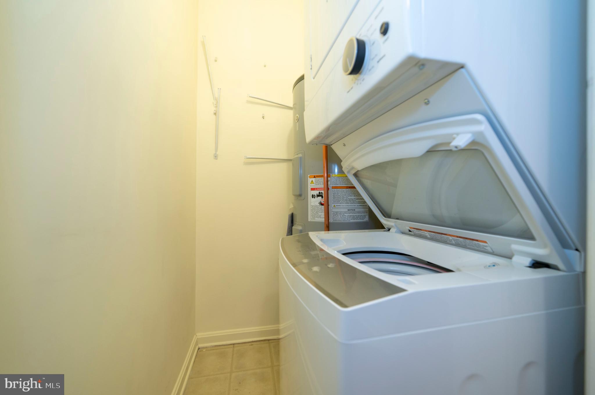 FOUR WINDS AT OAKTON - Residential