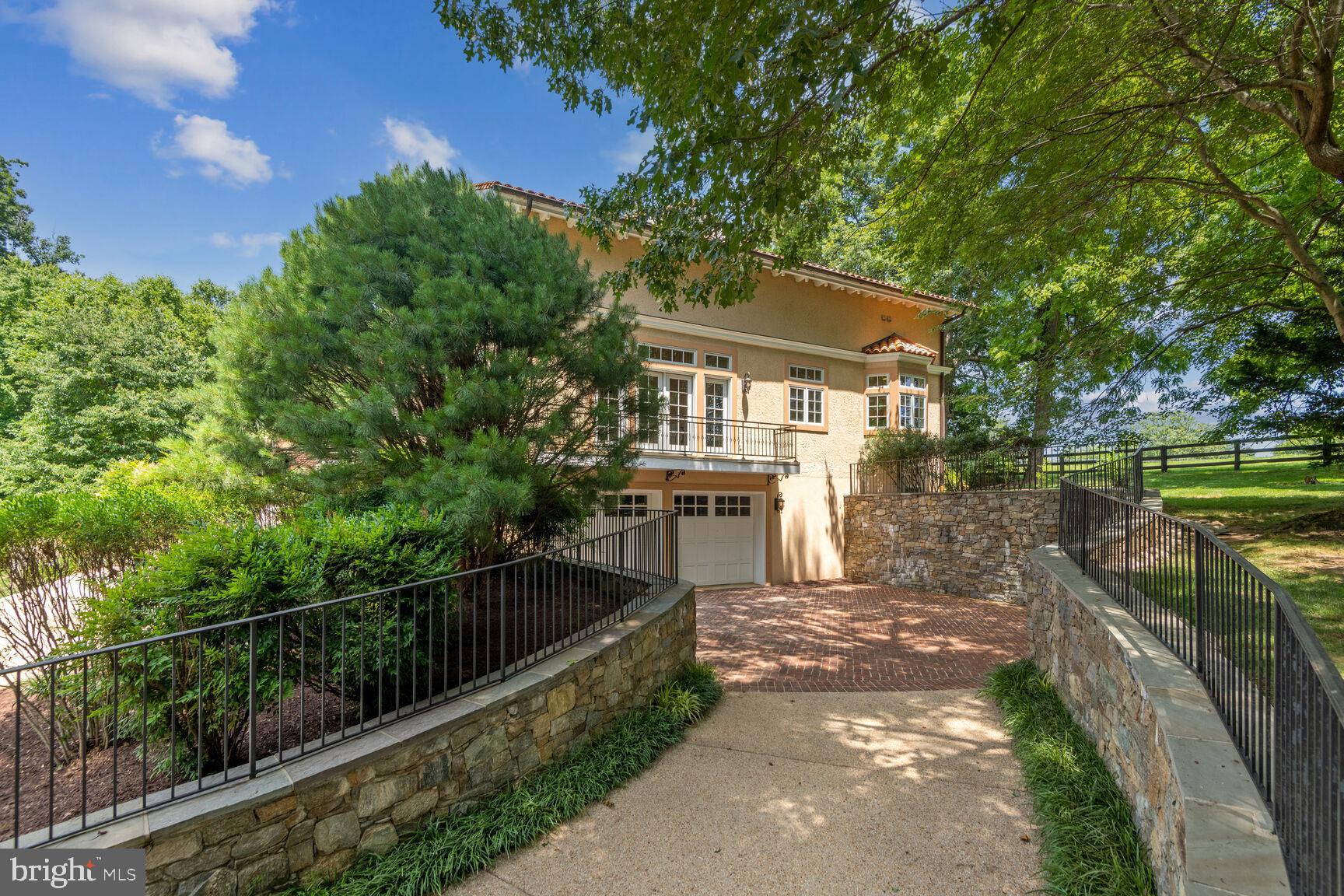 MERRY GO ROUND FARM - Residential