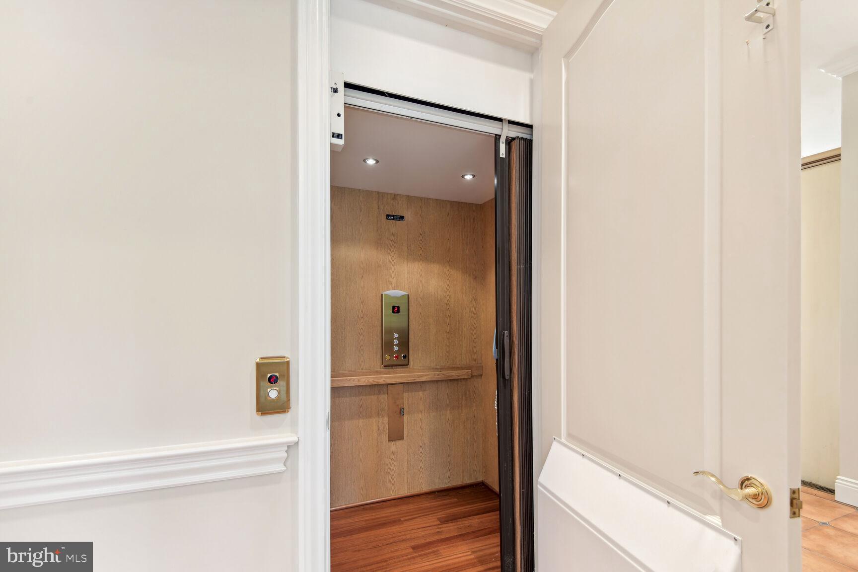 MERRY GO ROUND FARM - Residential