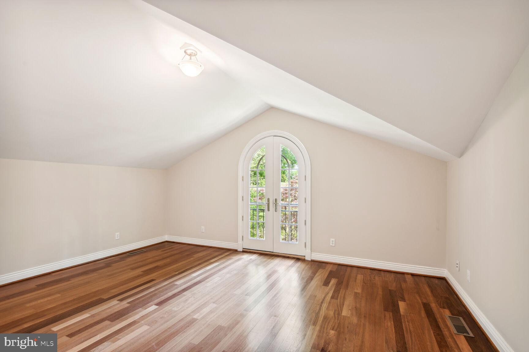 MERRY GO ROUND FARM - Residential