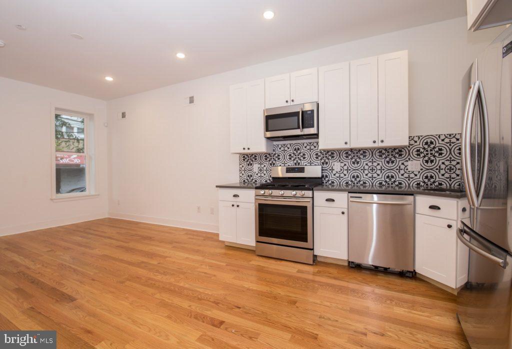 *Available 8/1*
This beautiful bi-level unit is the perfect opportunity to live in this wonderfully renovated 3 bedroom, 2 bathroom space. This unit includes central air and heat, washer/dryer in unit, tons of storage and fabulous hard wood floors throughout the spacious floor plan. The posh high-end kitchen features modern white cabinetry, gray quartz counters and stainless steel appliances and Moroccan Mosaic Tile backsplash. It even has a private outdoor back-patio with plenty room for those summer BBQ's! Located around the corner from Temple University, a multitude of restaurants, sporting events and brand new parks right outside from your front door.
Lease Terms: Generally, 1st month, and 1 month security deposit due at, or prior to, lease signing. Other terms may be required by Landlord such as last month's rent upfront. $65 application fee per applicant. Tenants are responsible for: electricity, gas (if applicable), cable/internet and $10/mo technology fee. Water is a flat monthly fee of $90. Additional fees or requirements may be applicable for units with Homeowners or Condo Associations. Landlord Requirements: Applicants to make 3x the monthly rent in verifiable gross income, credit history to be considered, no evictions within the past 5 years, and must have a verifiable rental history with on-time rental payments. Exceptions to this criteria may exist under the law and will be considered. Cosigners will be considered.
*Sorry, no pets