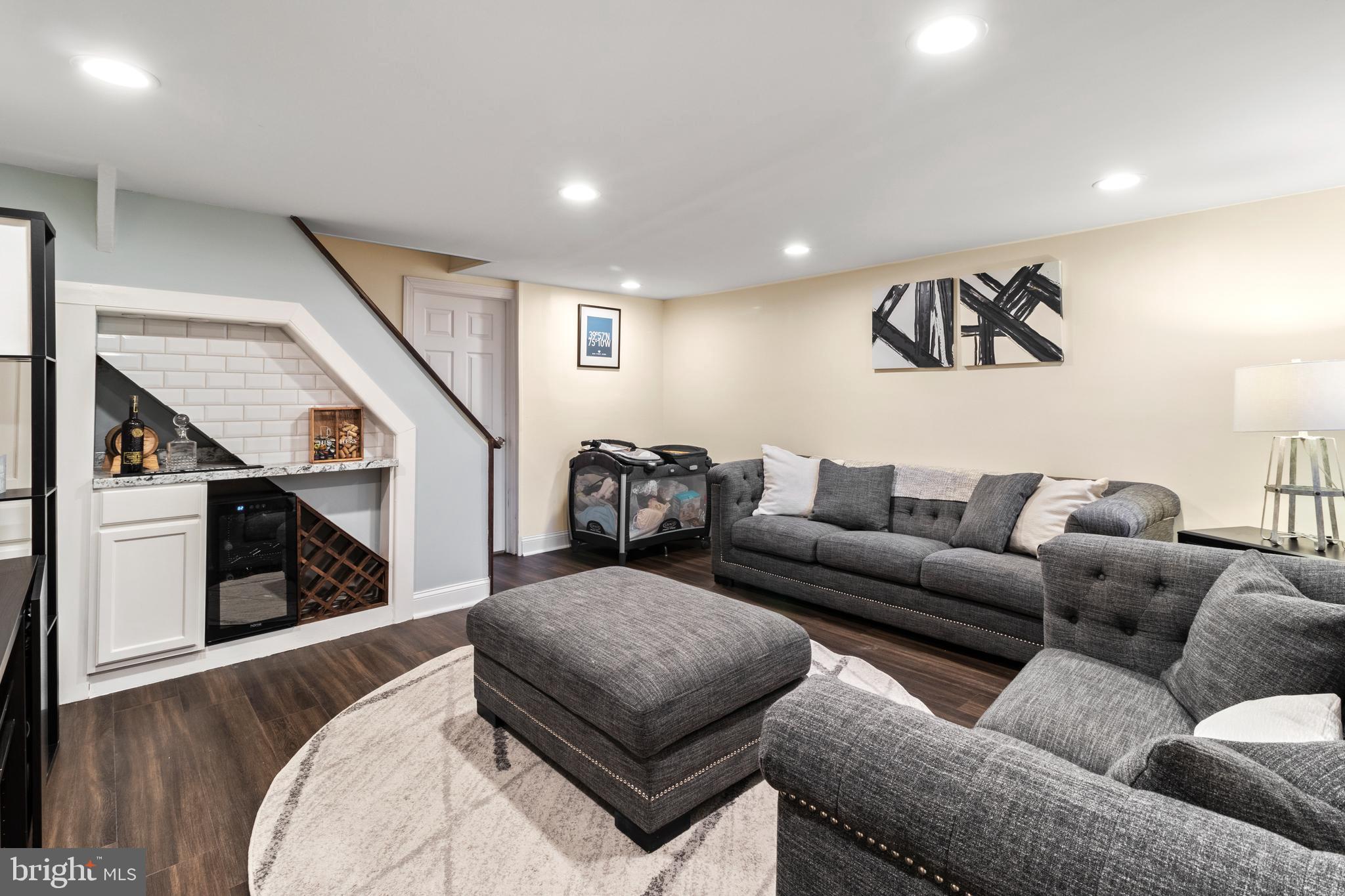 CHESTNUT HILL - Residential