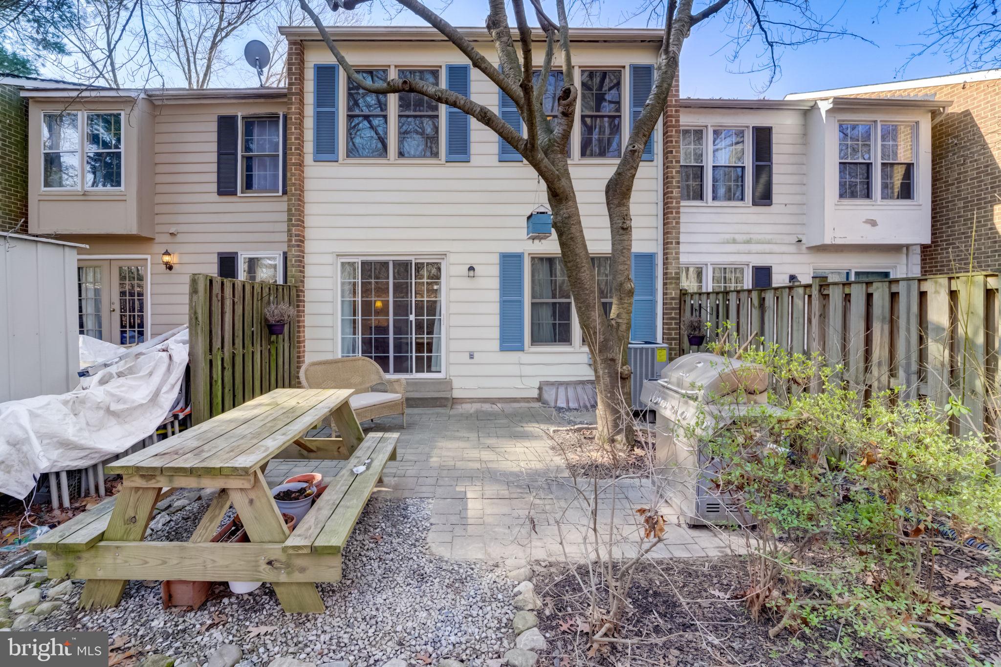 SHADOW OAK - Residential