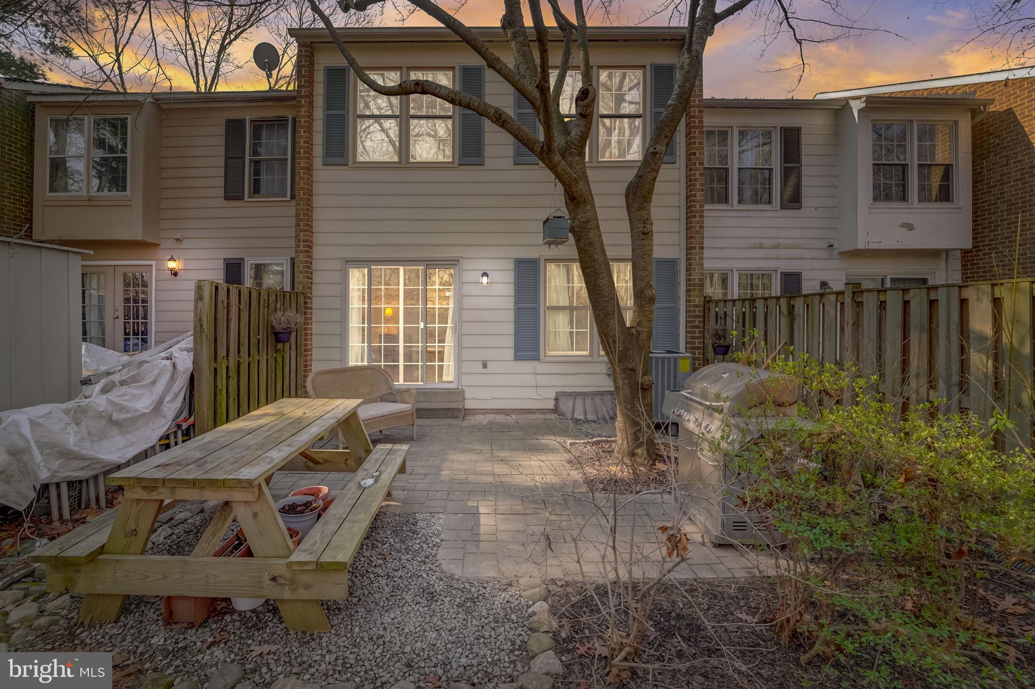 SHADOW OAK - Residential