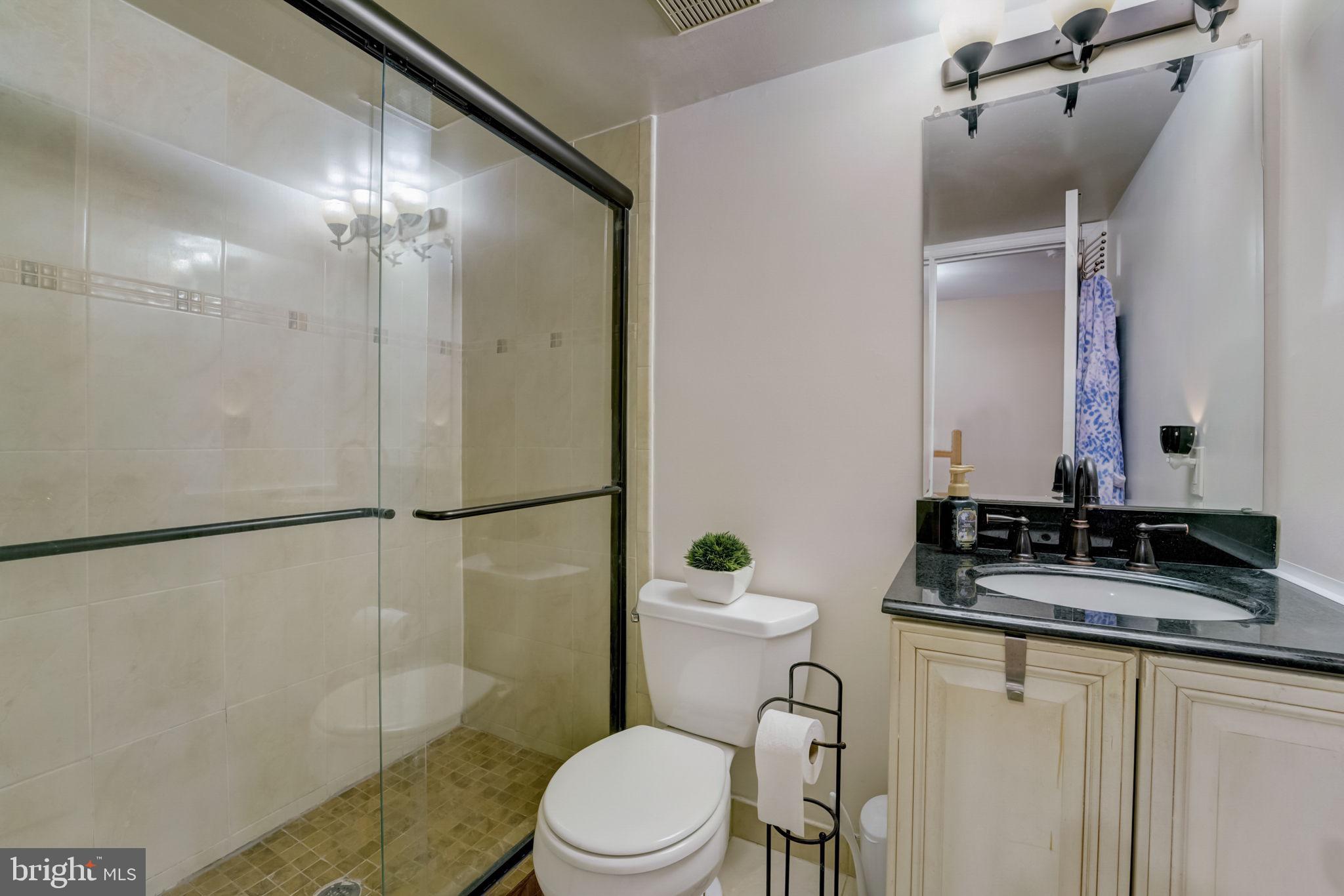 SHADOW OAK - Residential