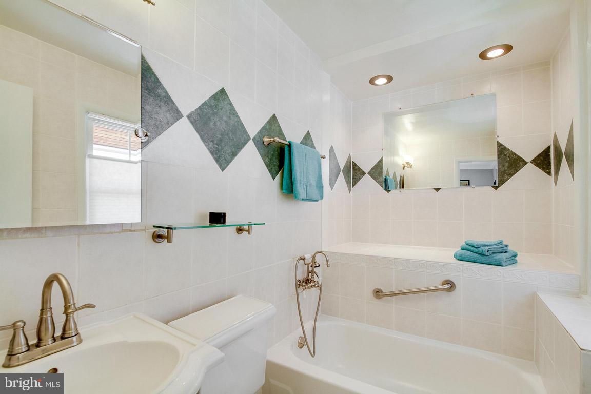 VARSITY PARK - Residential