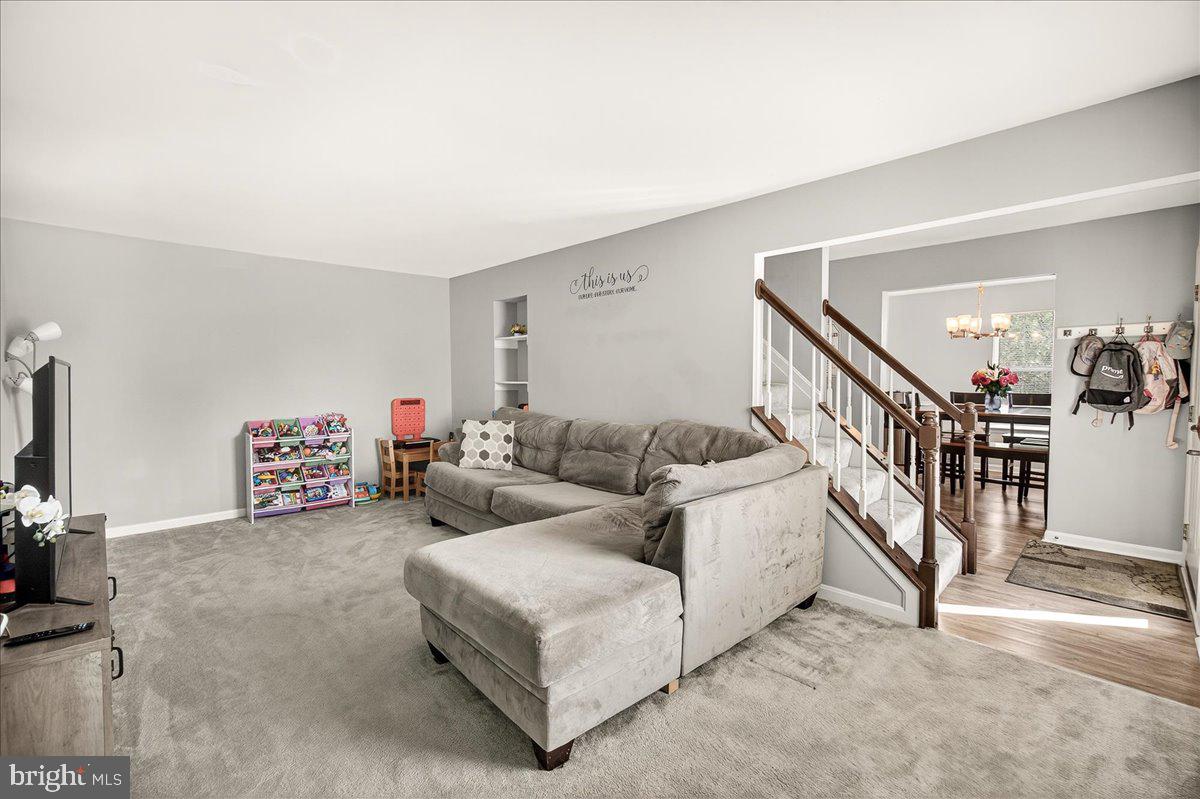 ROBIN MEADOWS - Residential