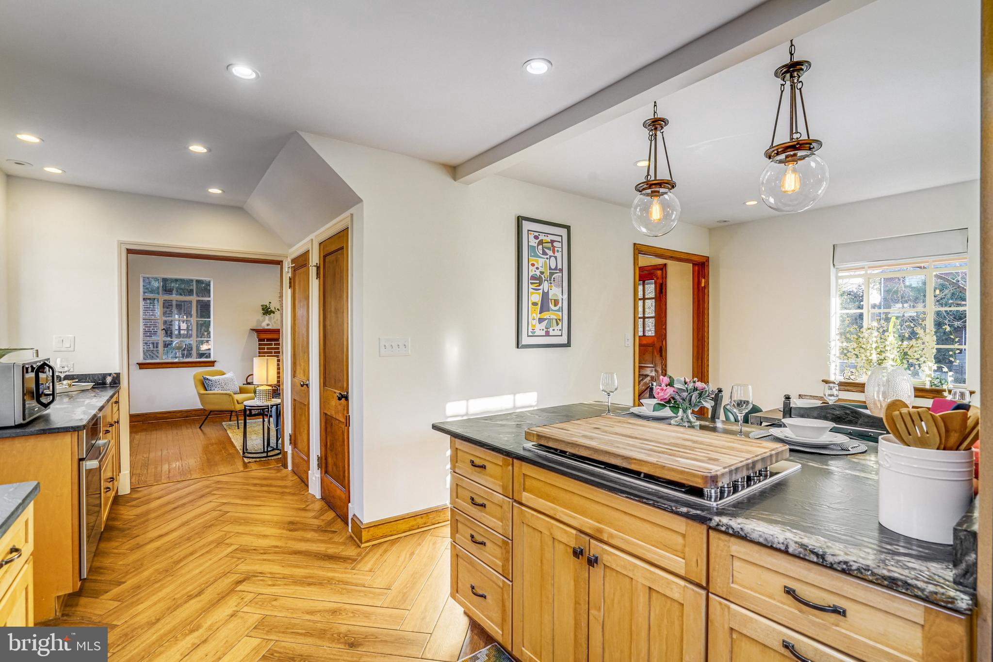 ARLINGTON HEIGHTS - Residential