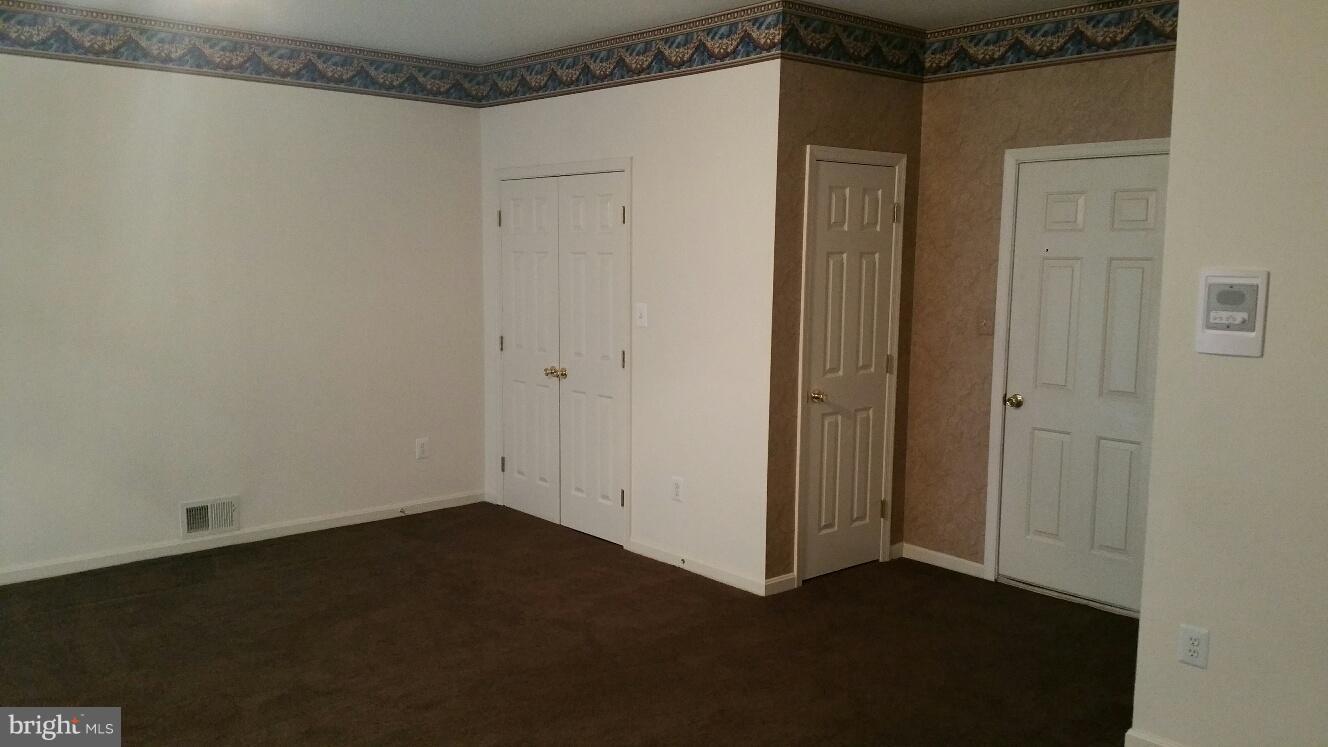 ISLAND CREEK - Residential Lease